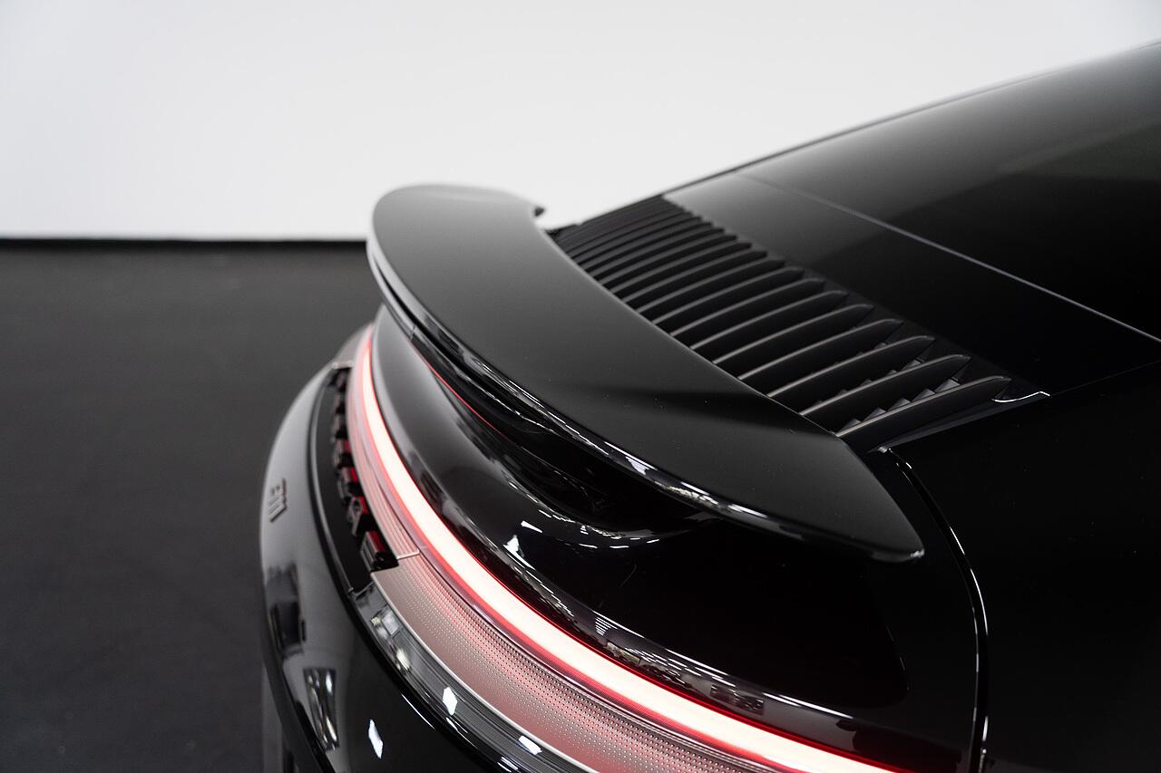 Porsche 911 view 40