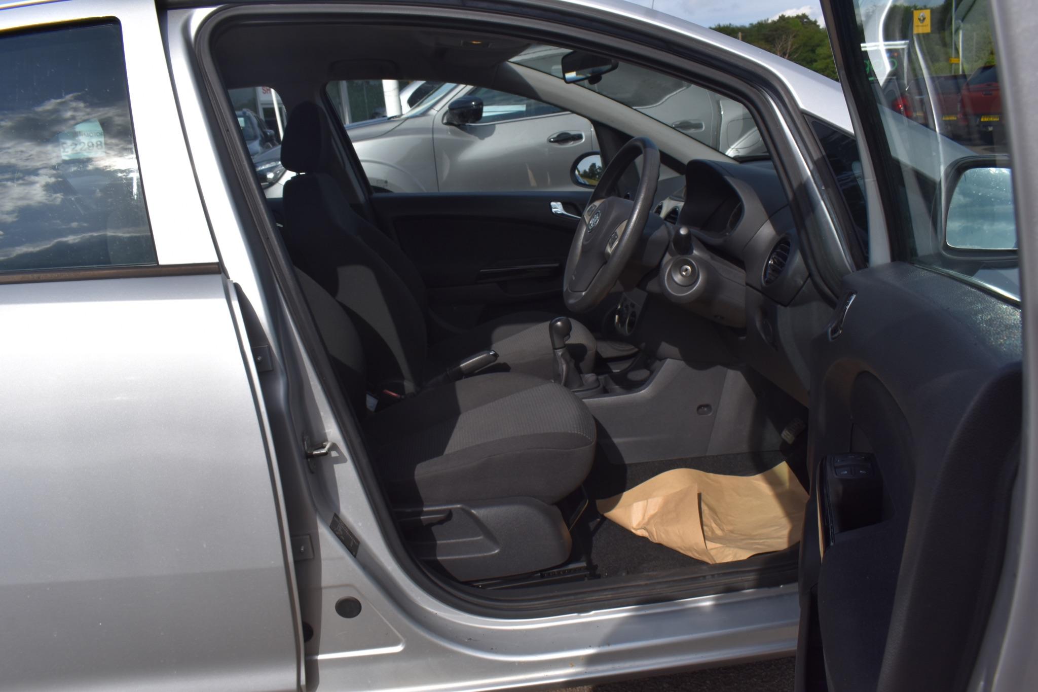 Corsa - 1.2i 16v Active 5dr - Image 5