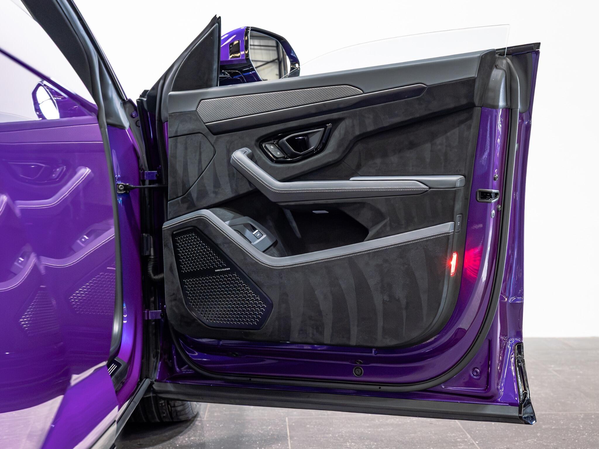 Lamborghini Urus view 33