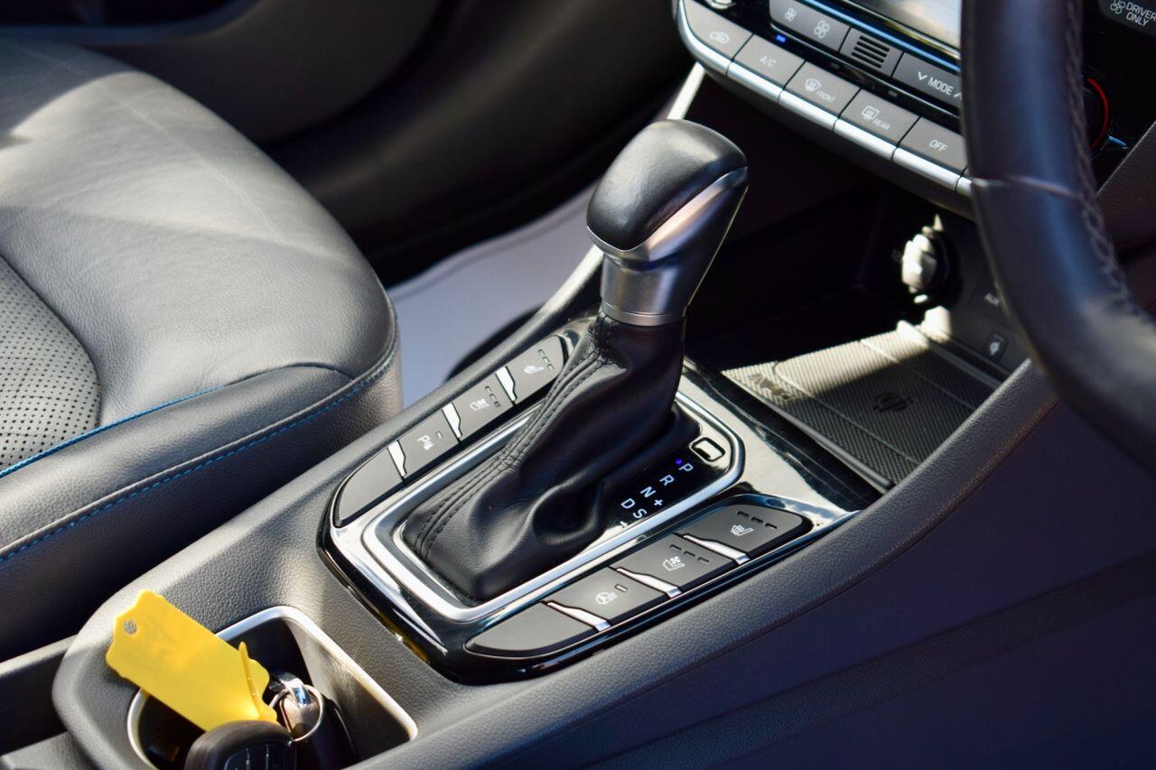 Hyundai Ioniq view 31