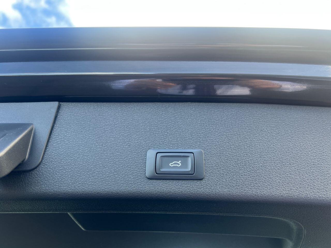Audi Q8 E-Tron view 25