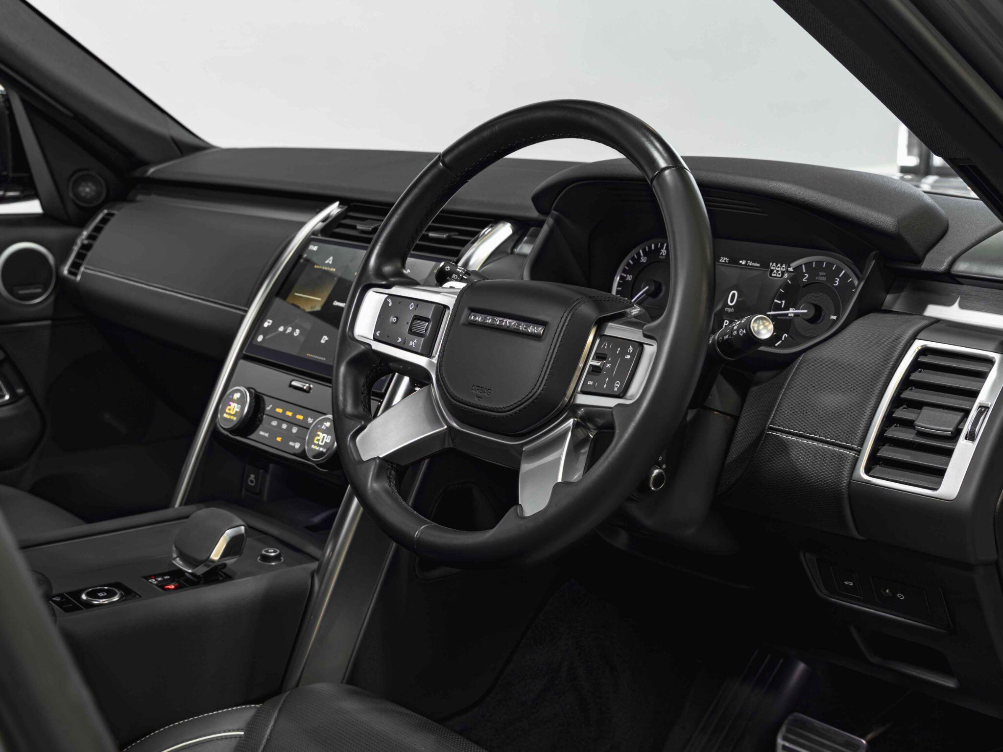 Land Rover Discovery 3 view 15