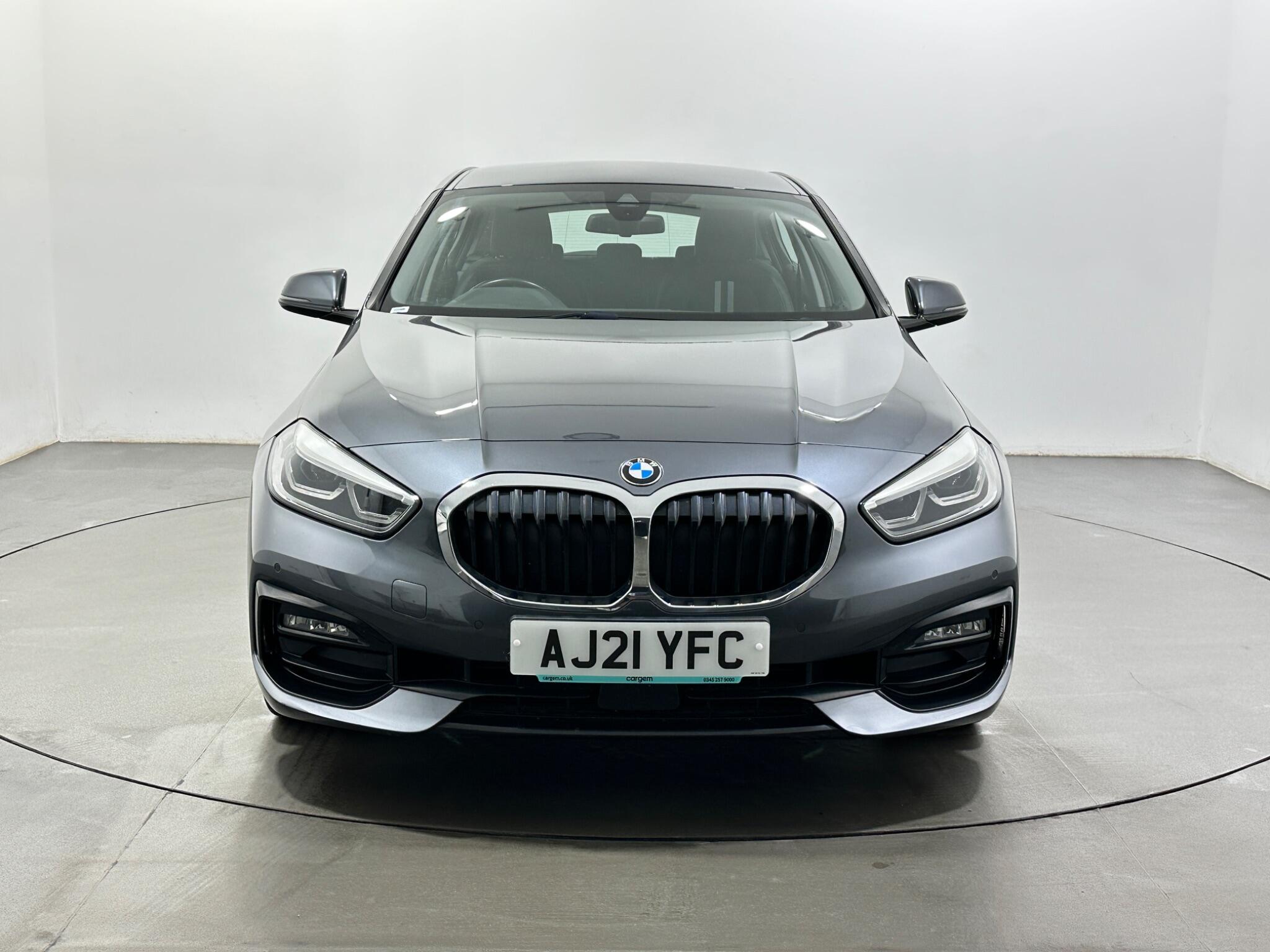 BMW 1 Series view 3