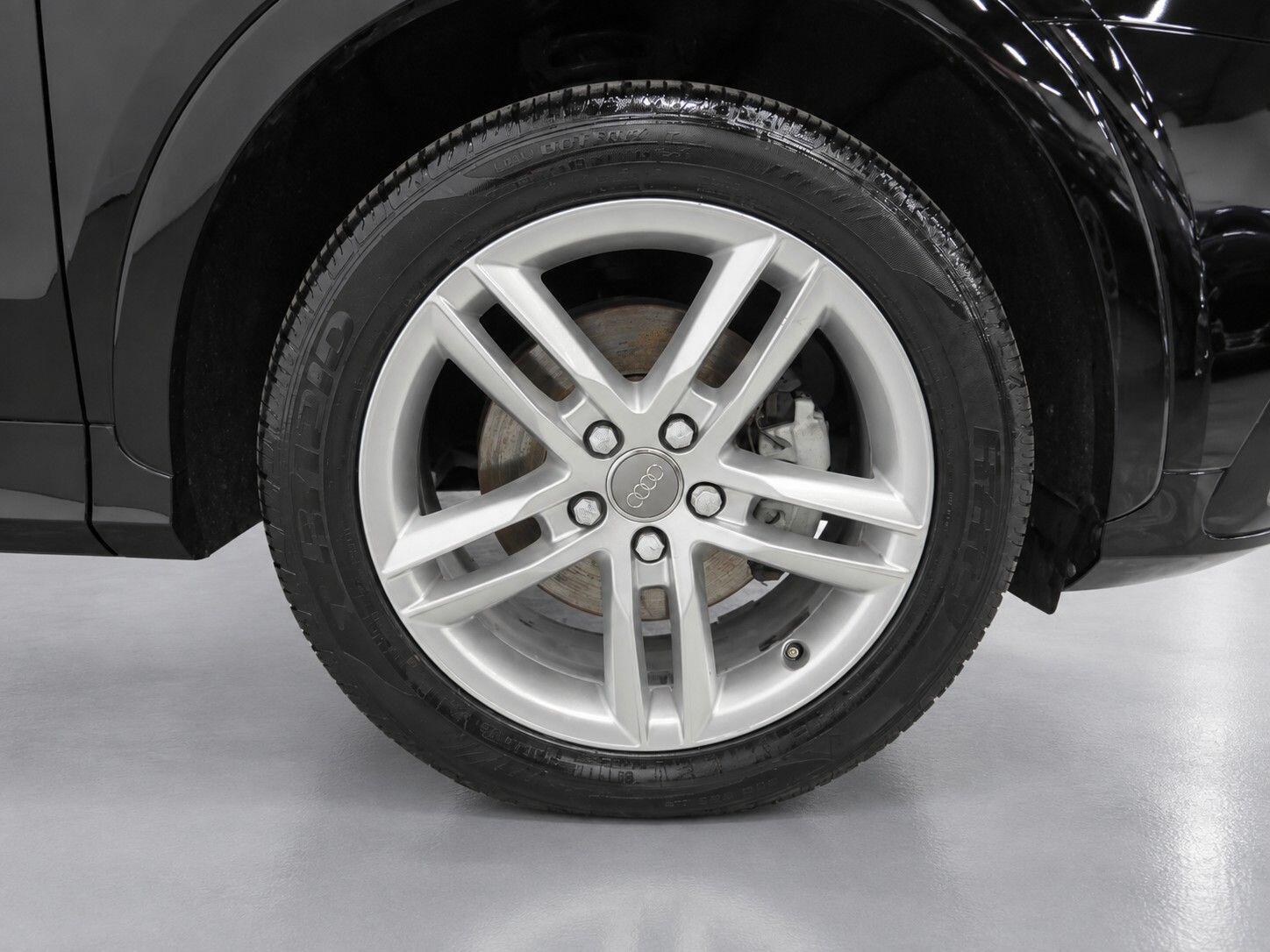 Audi Q3 view 58