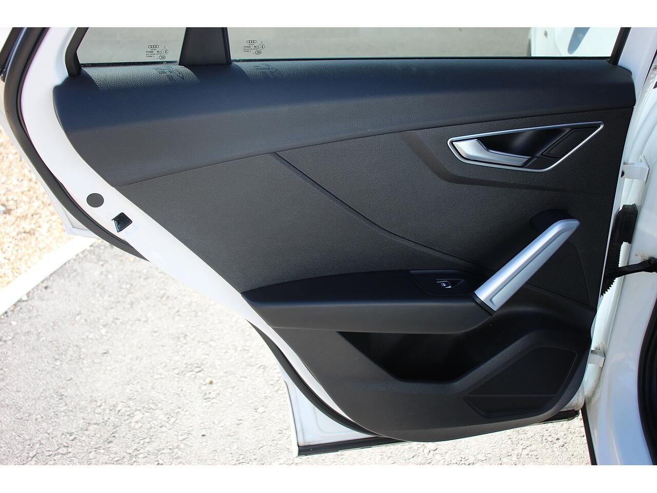 Audi Q2 view 32