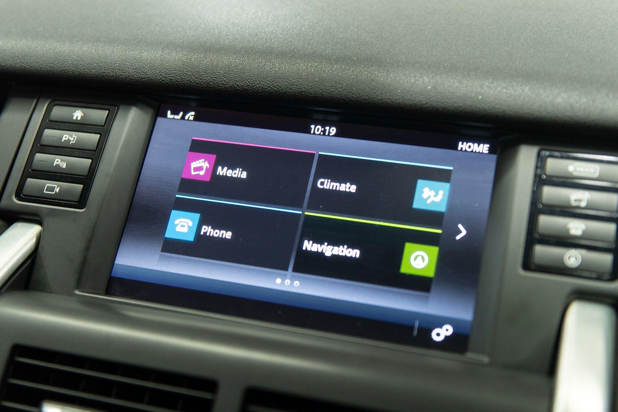 Land Rover Discovery Sport view 31