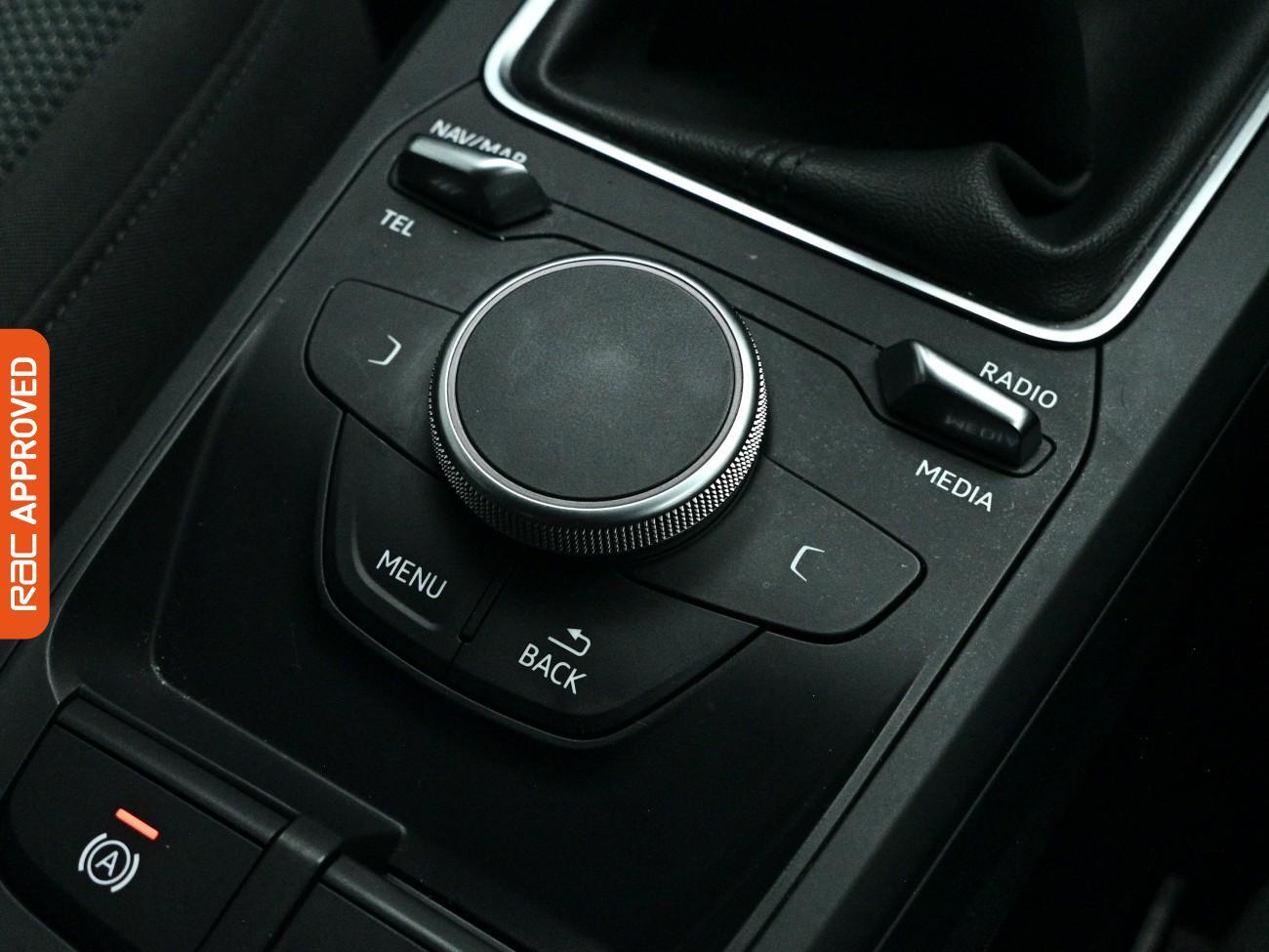 Audi Q2 view 22