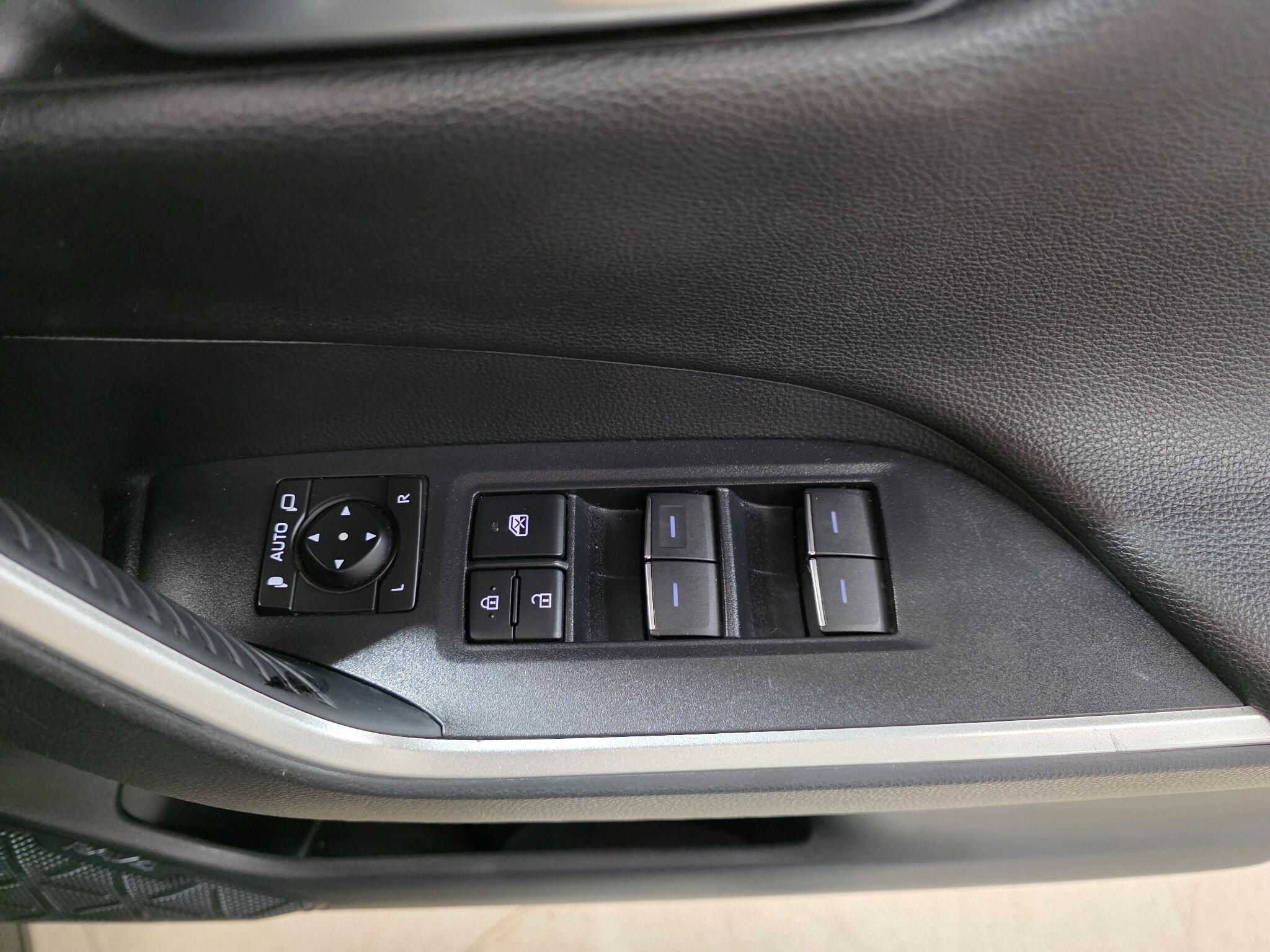 Toyota RAV4 view 14