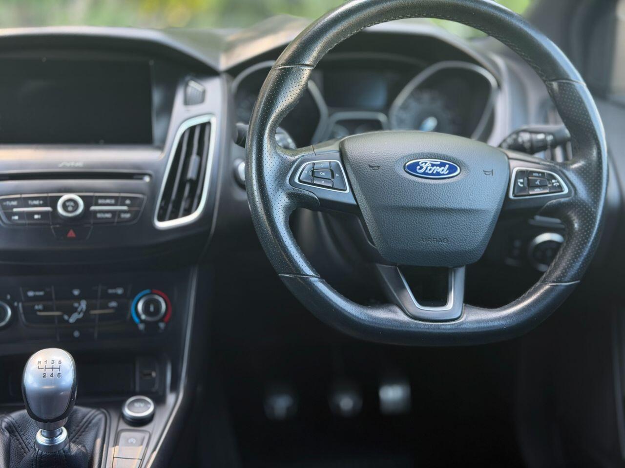 Ford Focus view 7