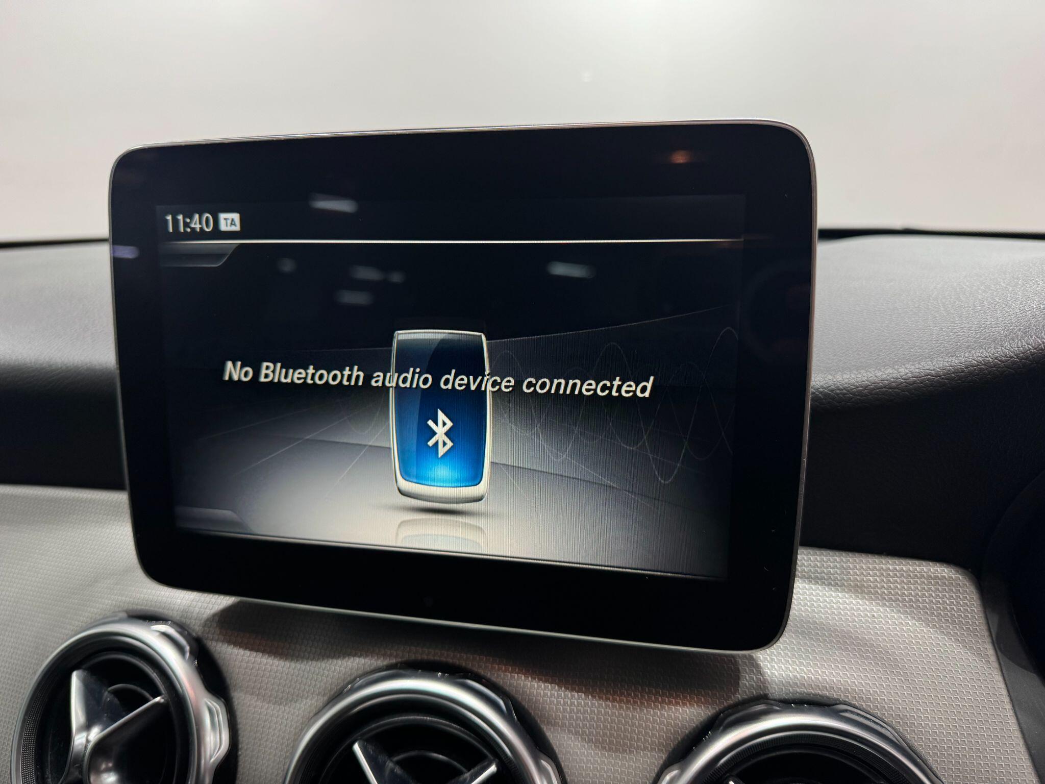 Mercedes-Benz GLA view 35