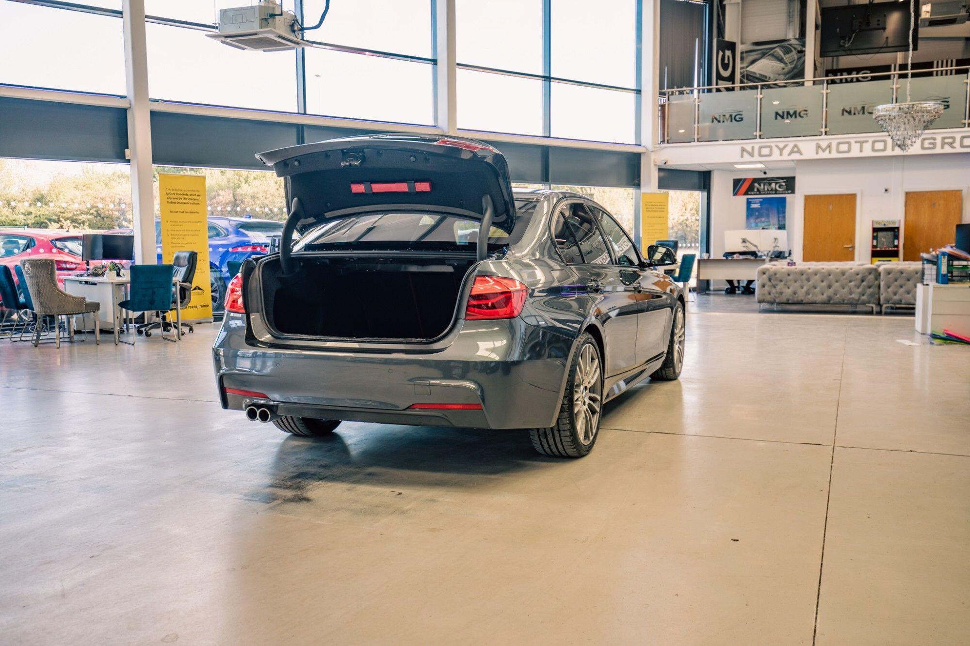 BMW 3 Series view 31