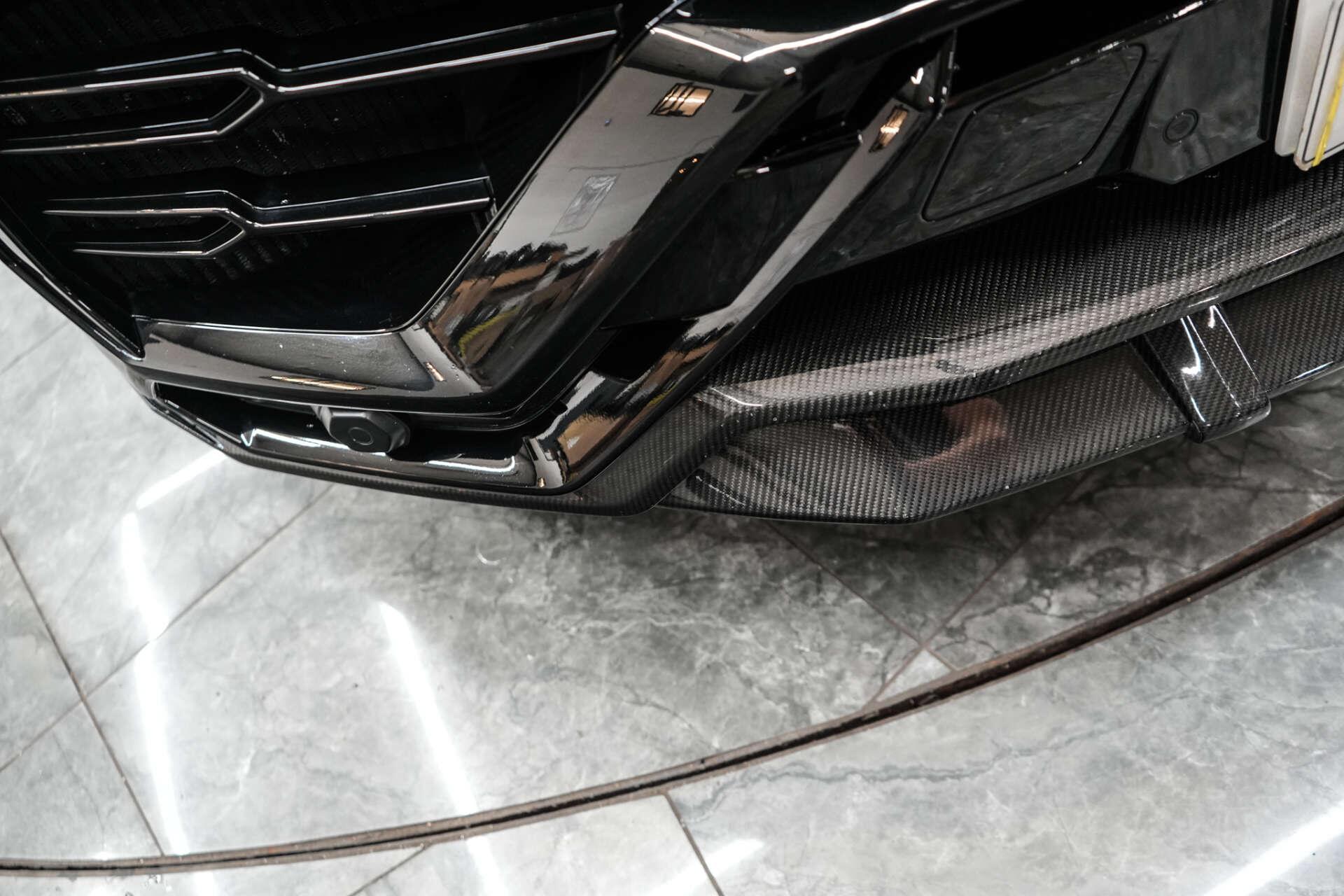 Lamborghini Urus view 6