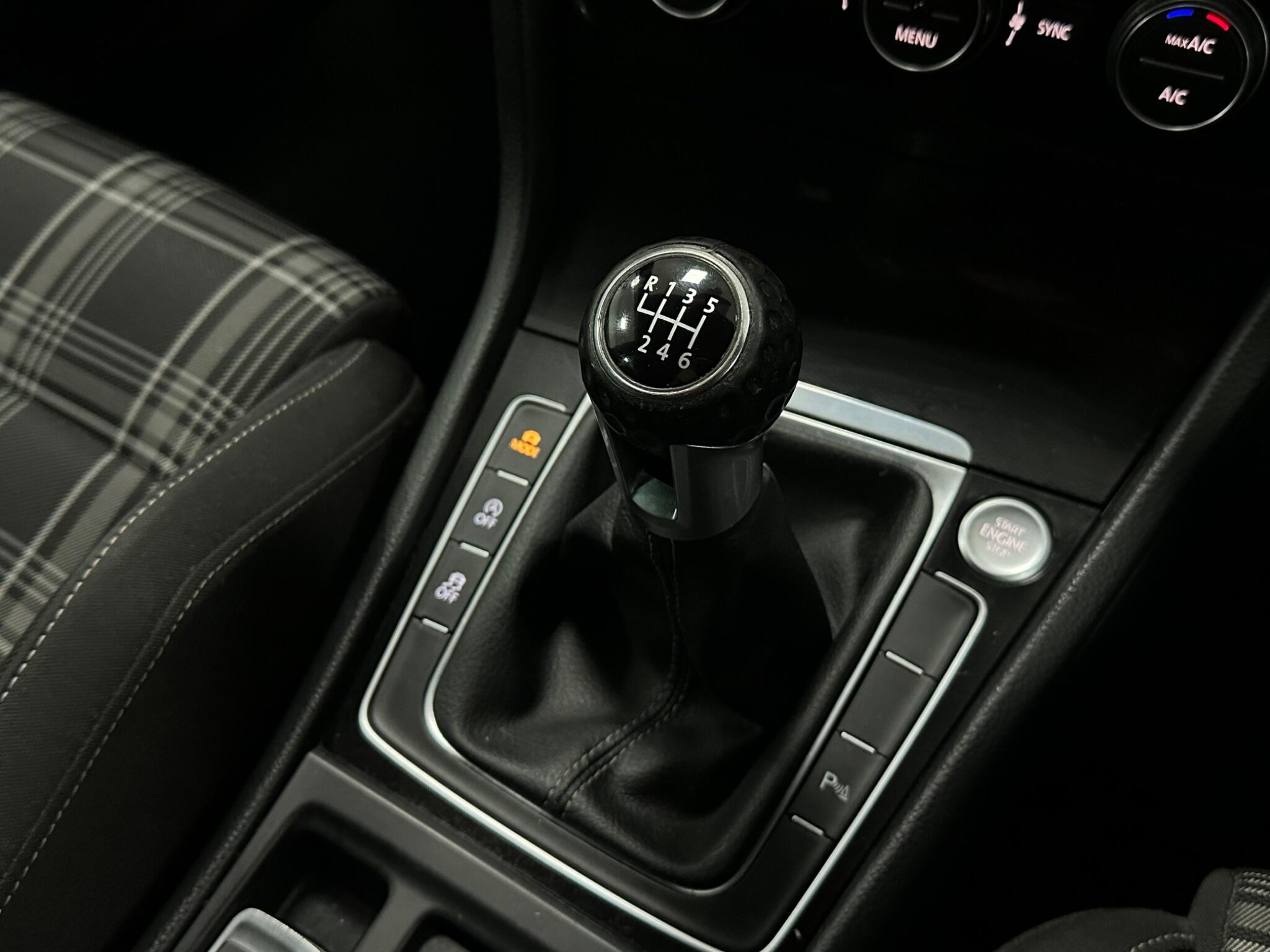 Volkswagen Golf view 23