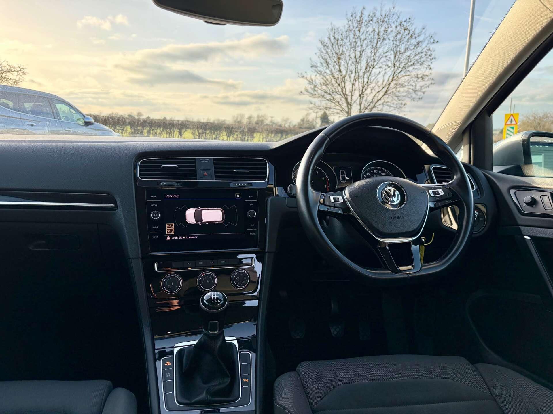 Volkswagen Golf view 2