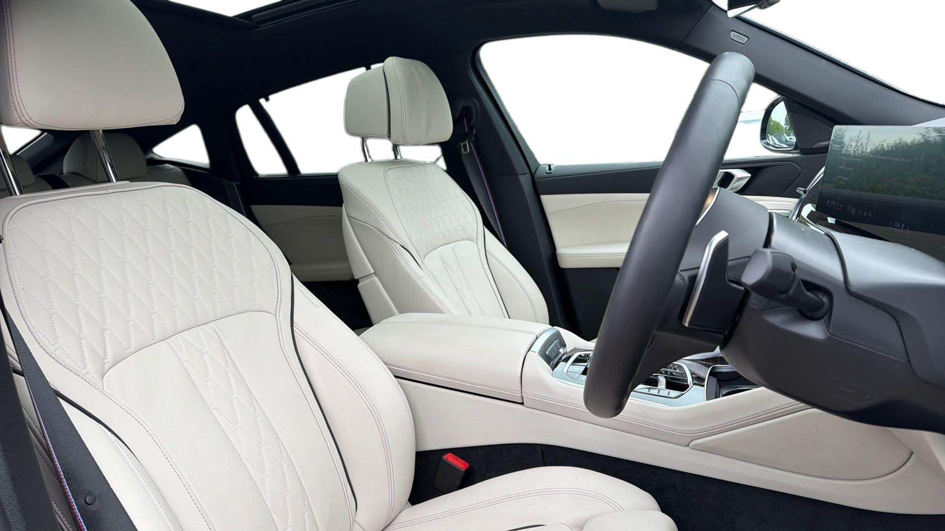 BMW X6 view 11
