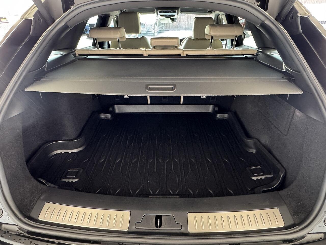 Land Rover Range Rover Velar view 10