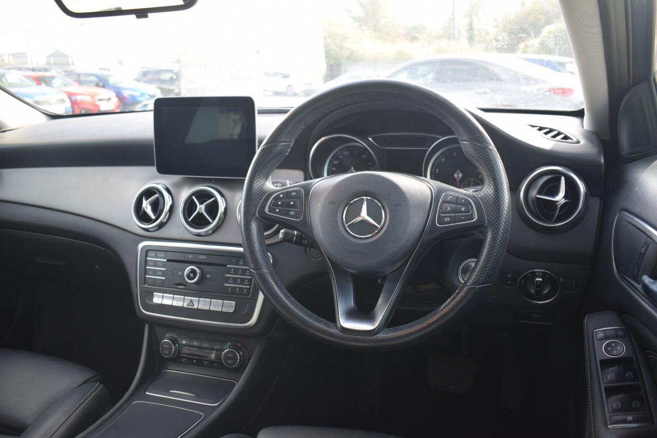 Mercedes-Benz GLA view 3