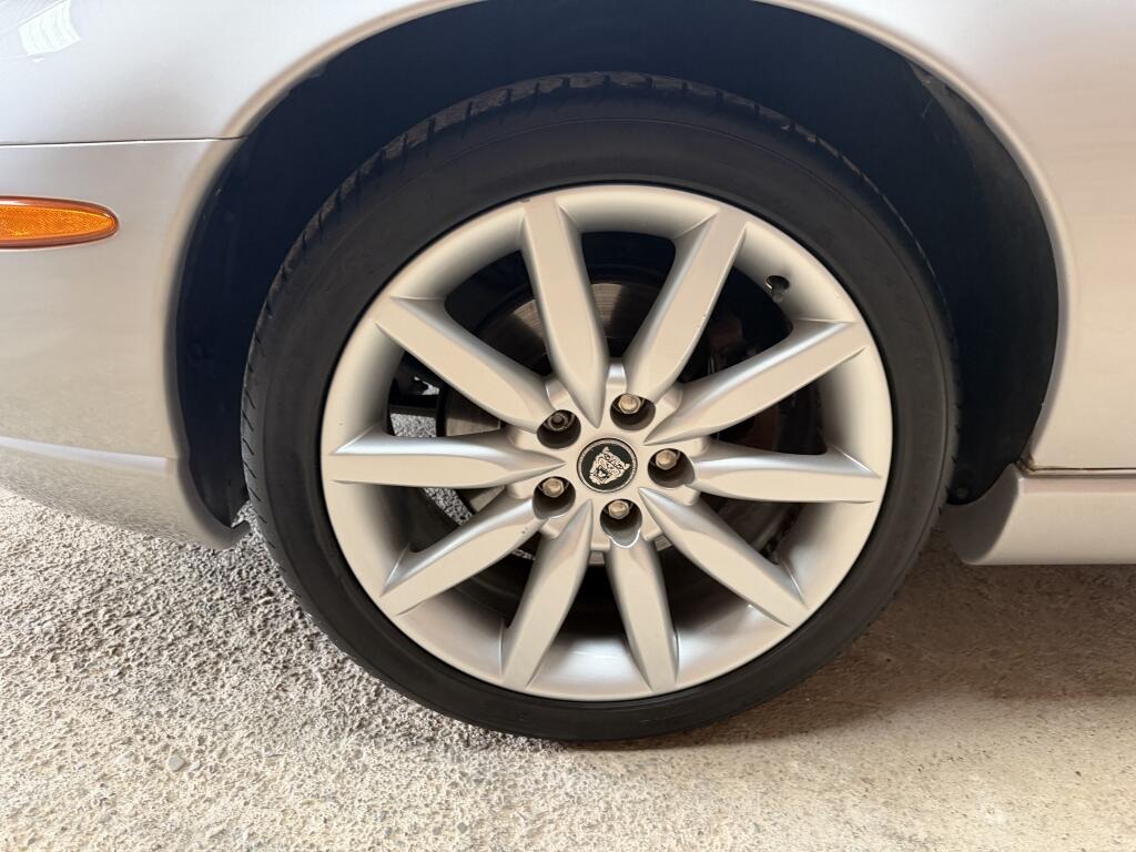 Jaguar XK8 view 26