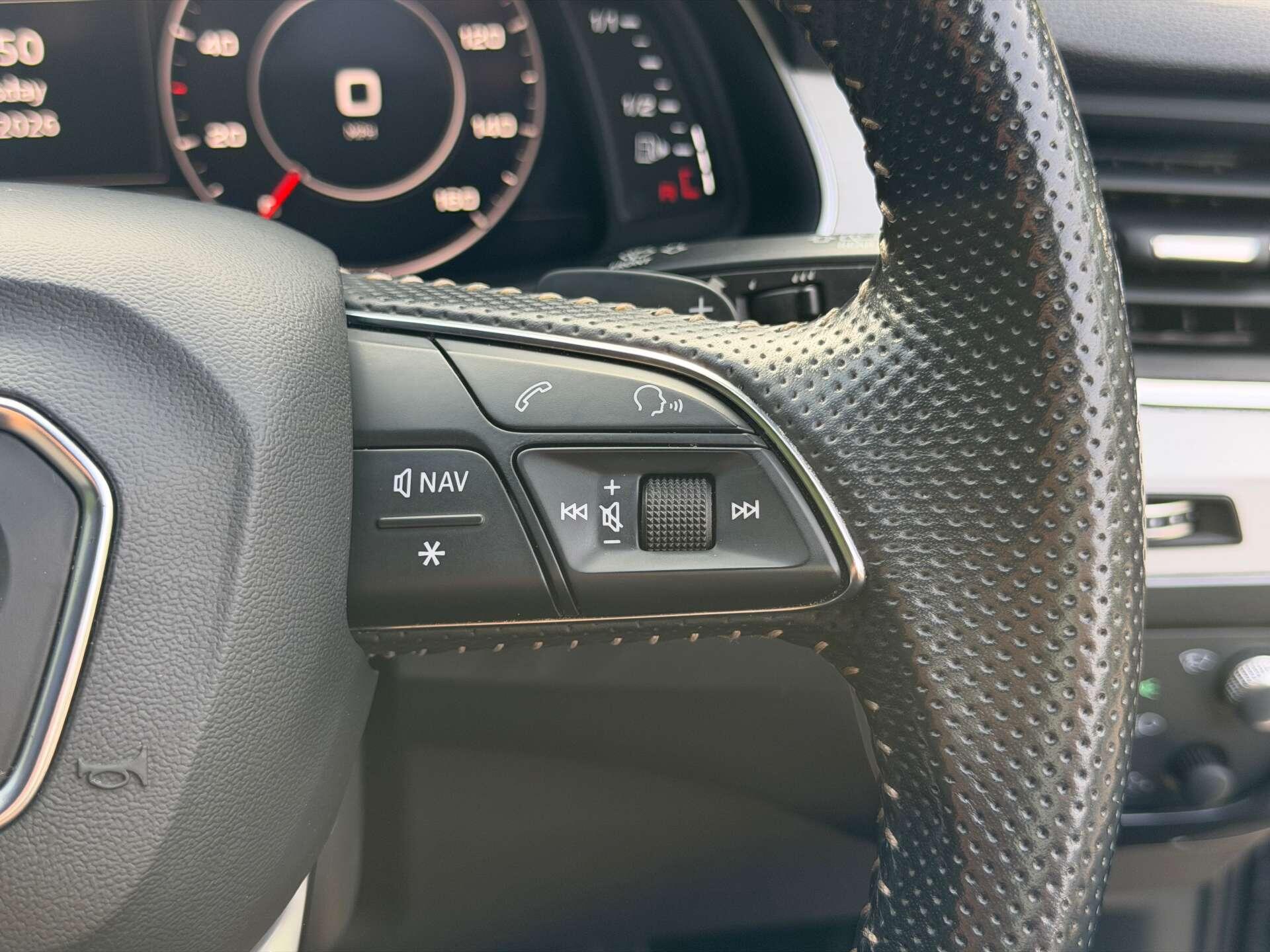 Audi Q7 view 42