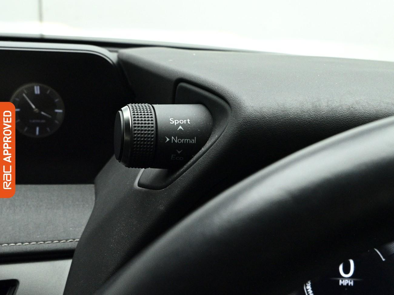 Lexus Ux view 25