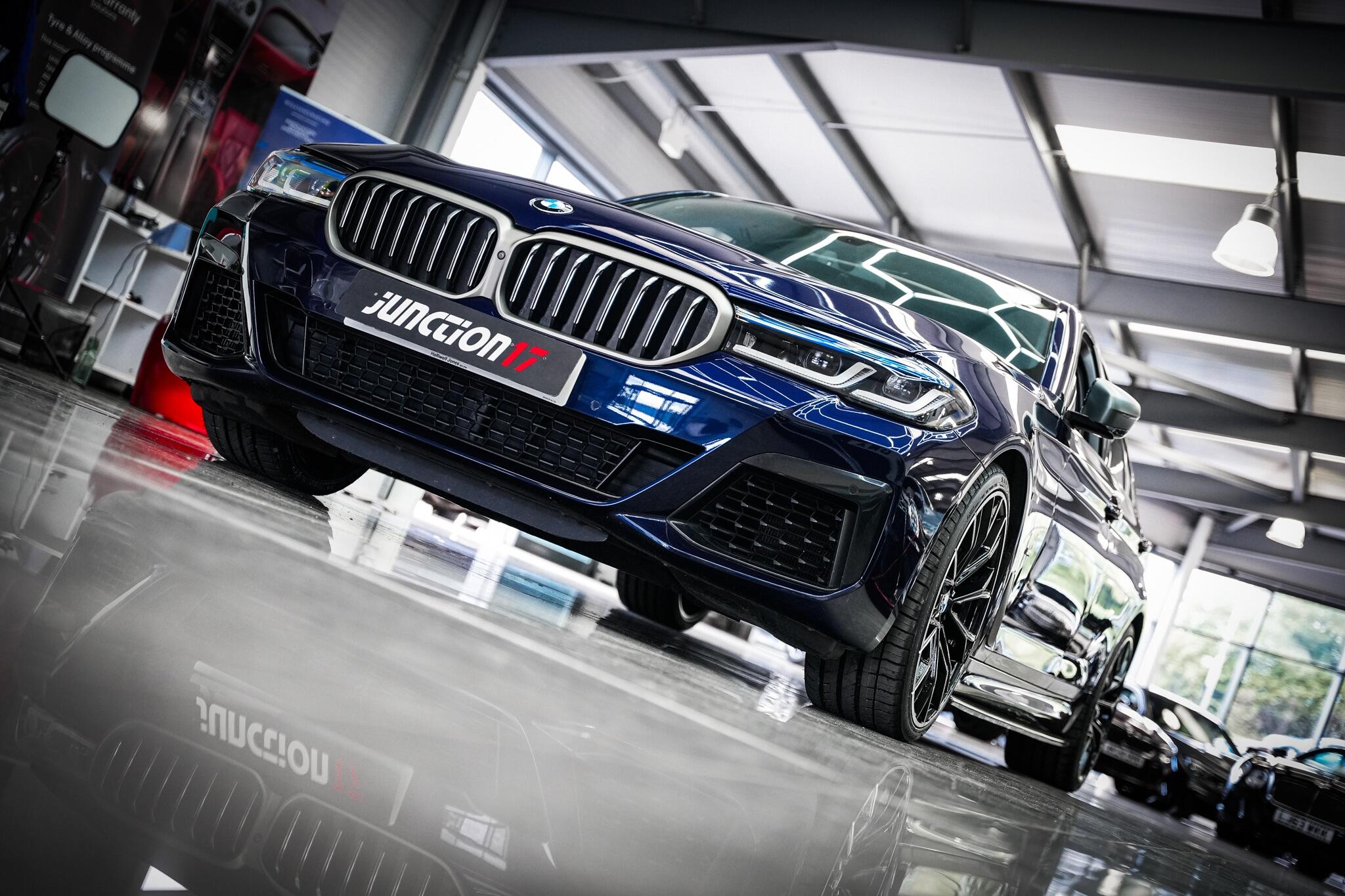 BMW 5 Series view 33