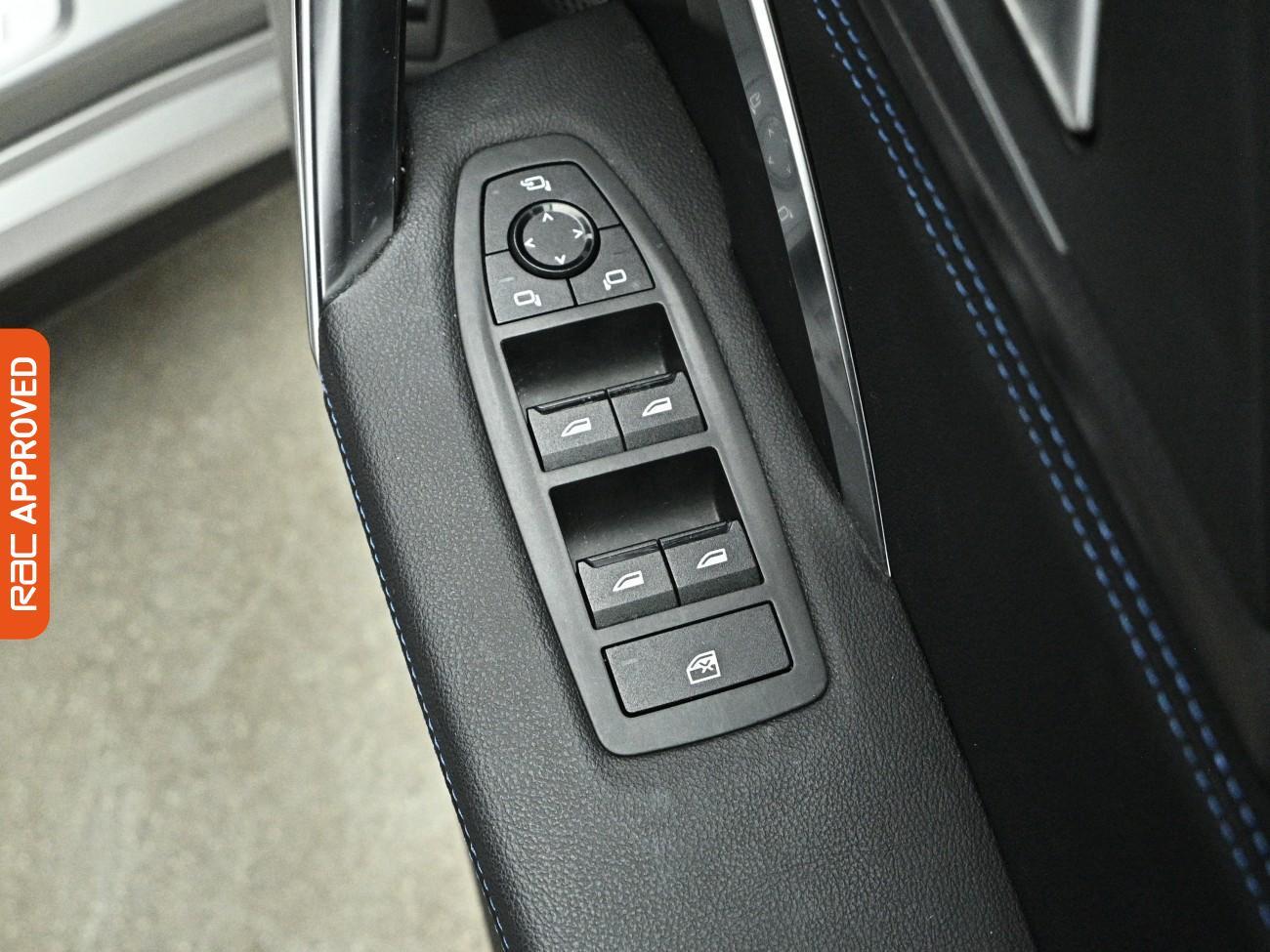 BMW Ix1 view 25