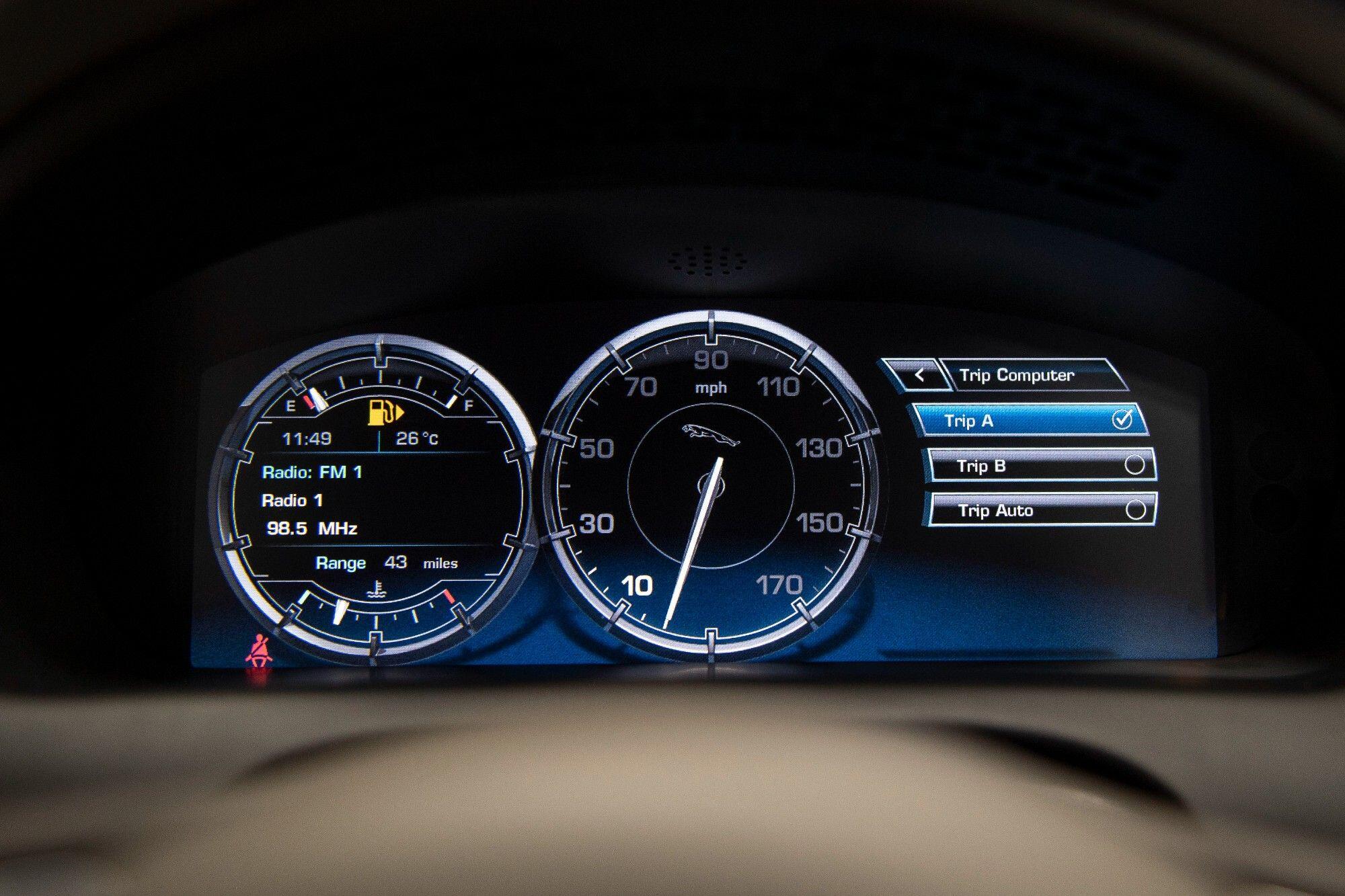 Jaguar XJ view 24