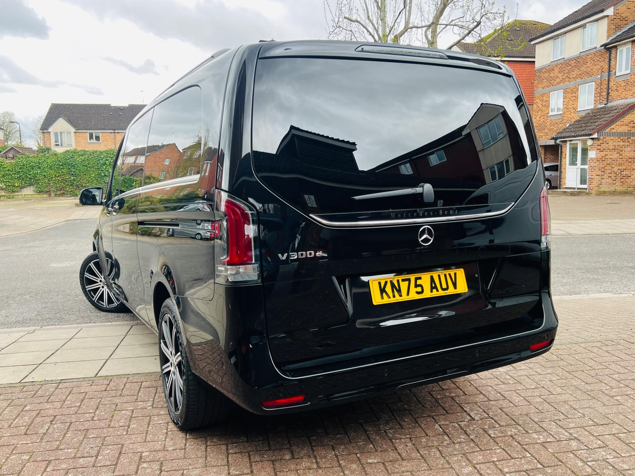 Mercedes-Benz V Class view 18