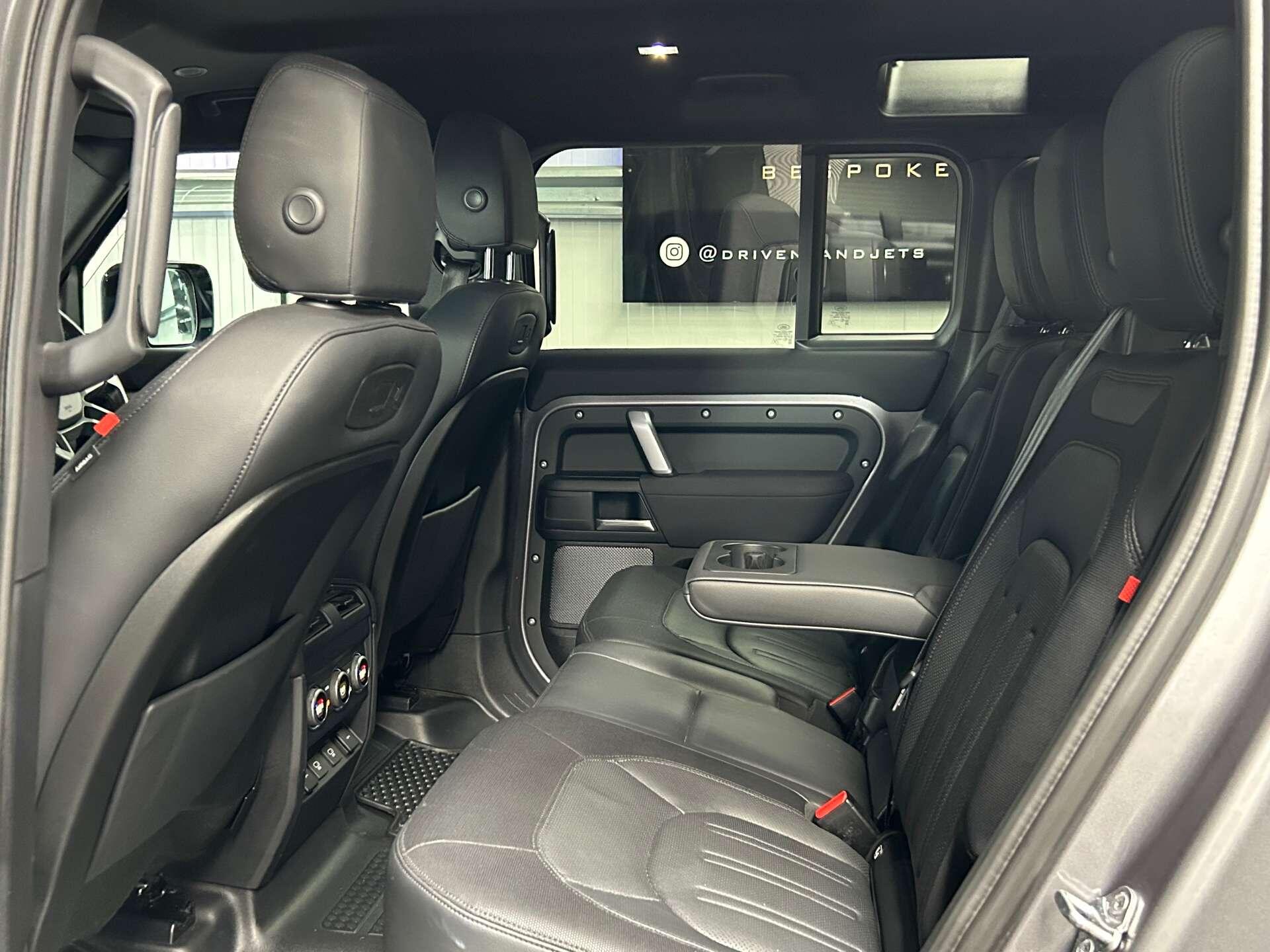 Land Rover Defender 110 view 20