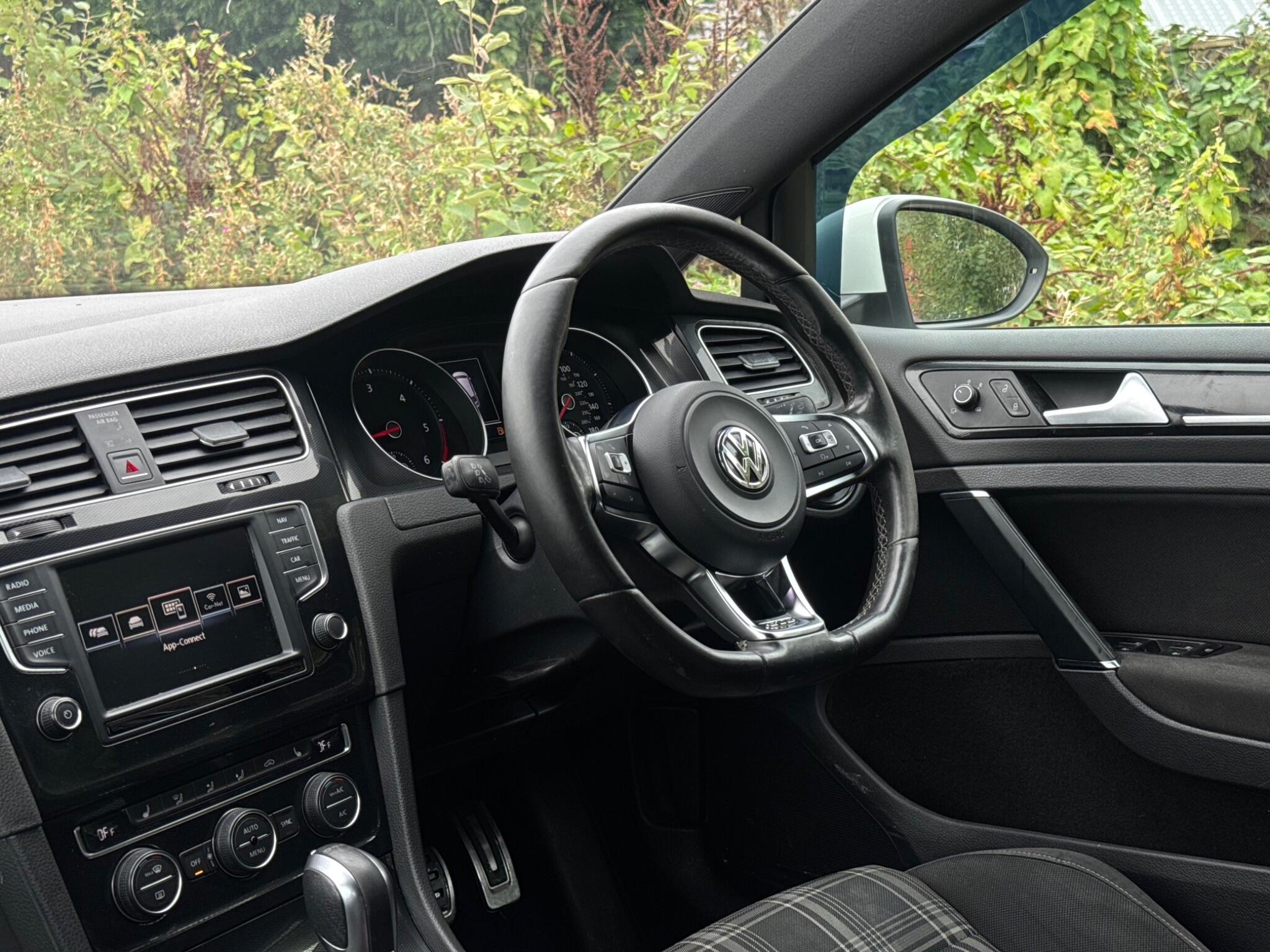 Volkswagen Golf view 14
