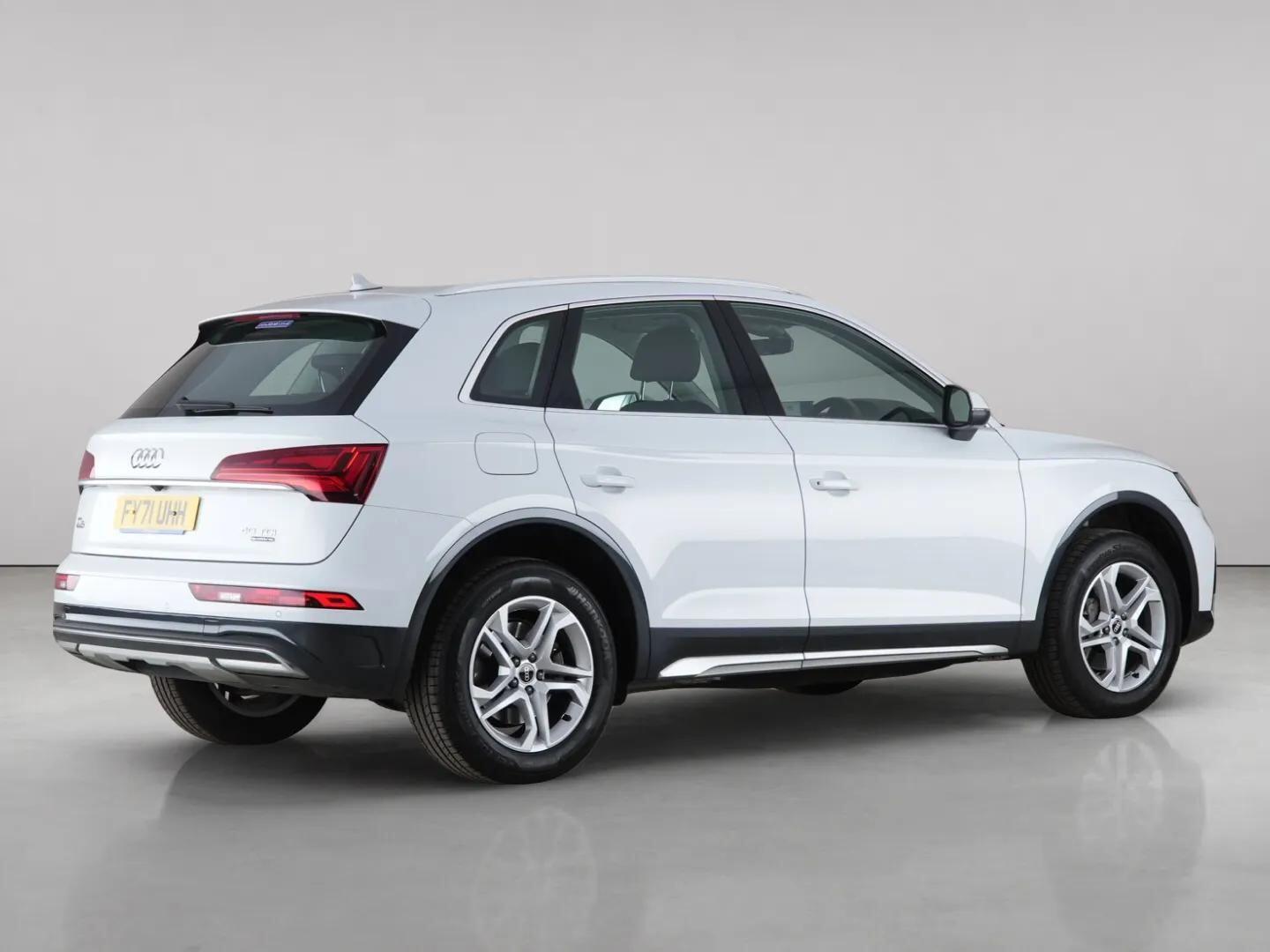 Audi Q5 view 6