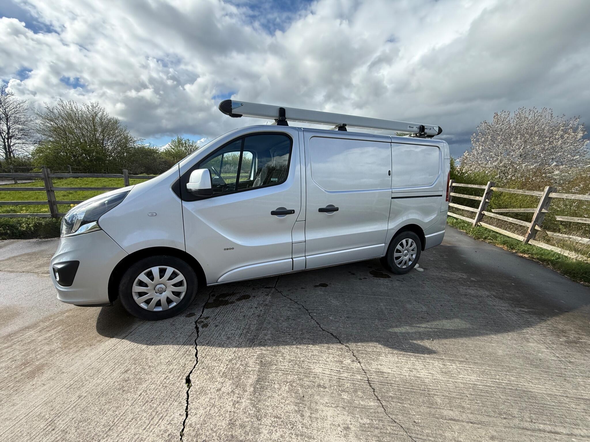 Vauxhall Vivaro 1.6 CDTi 2900 BiTurbo Sportive L1 H1 Euro 6 (s/s) 5dr — photo 14 of 98