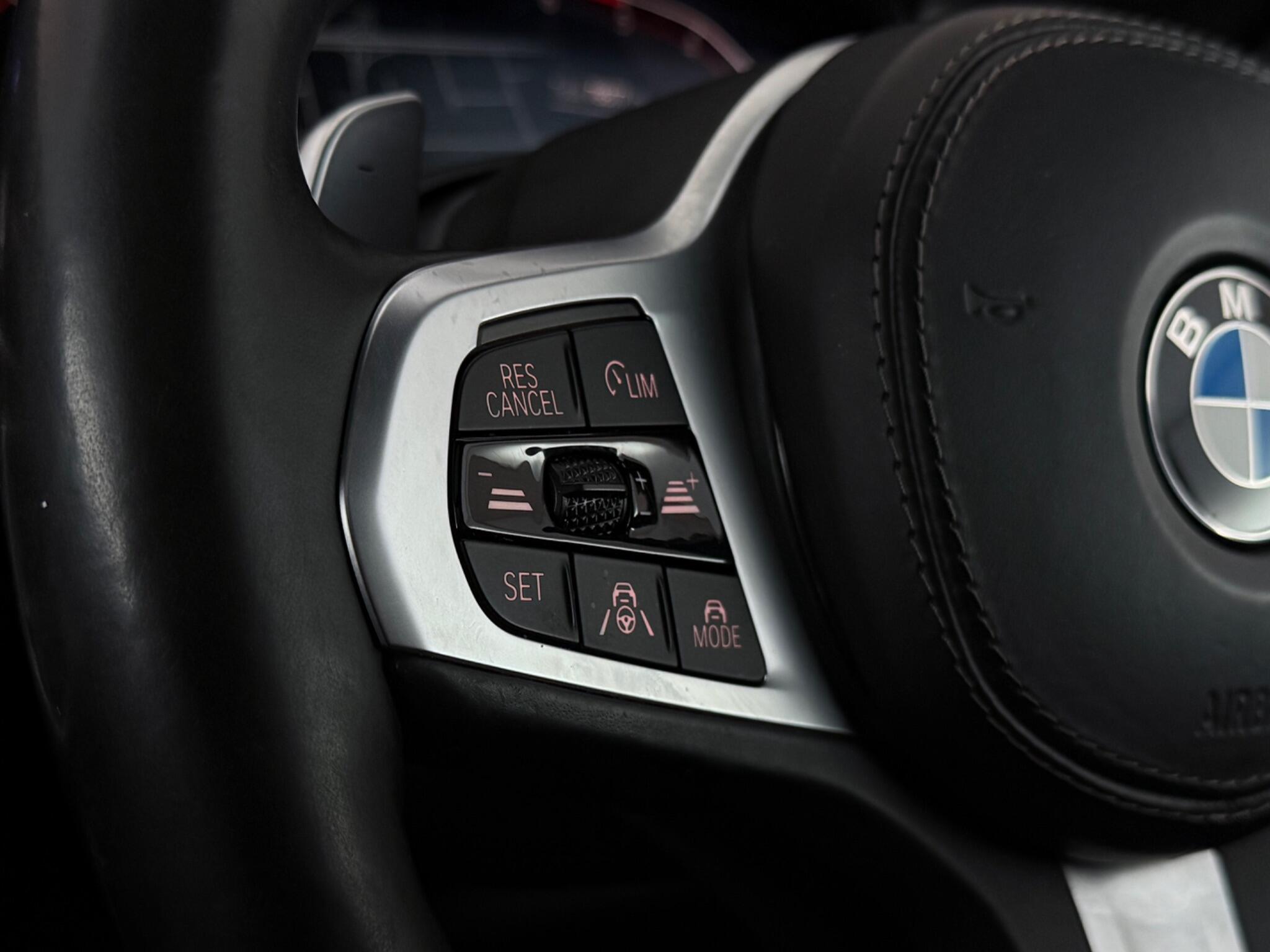 BMW X7 view 16