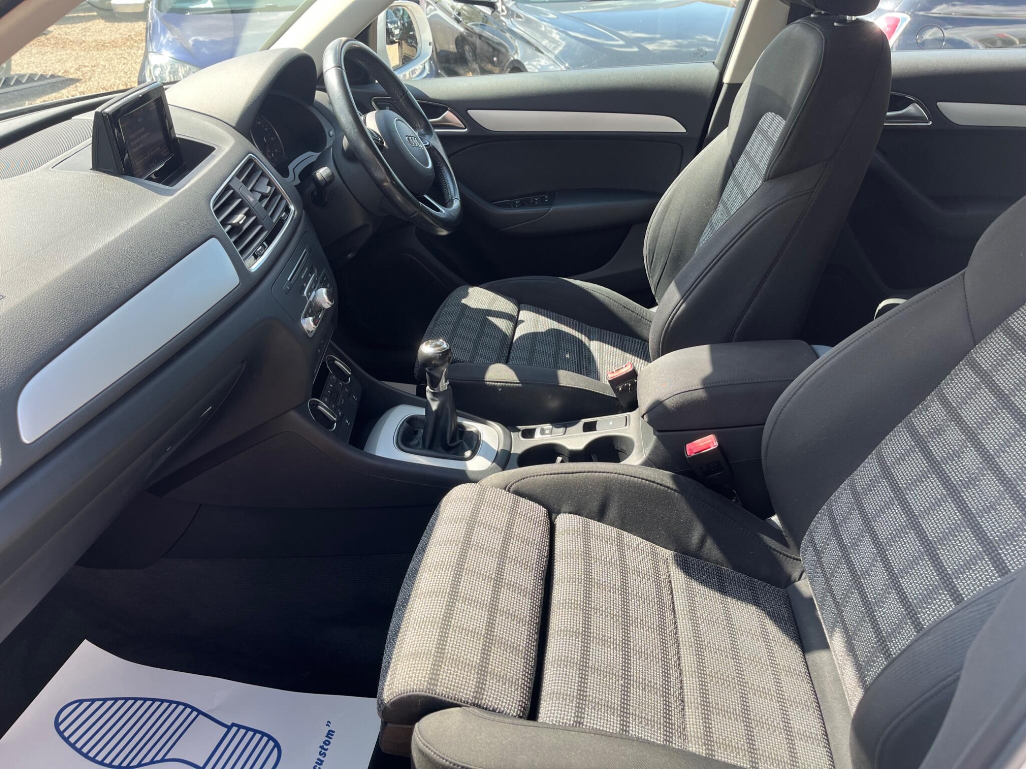 Audi Q3 view 11