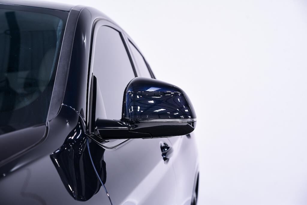 BMW X4 view 8