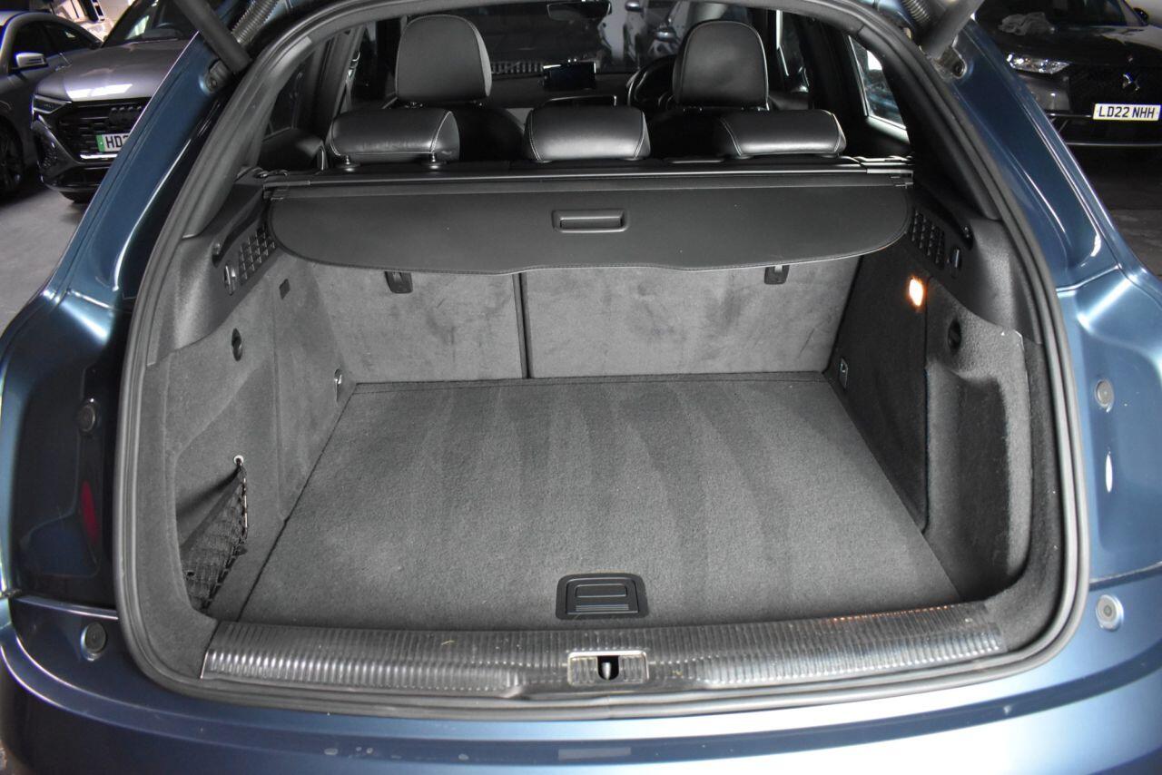 Audi Q3 view 12