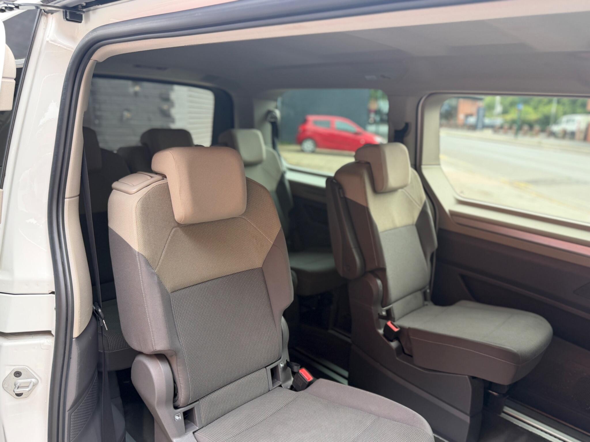Volkswagen Multivan view 30
