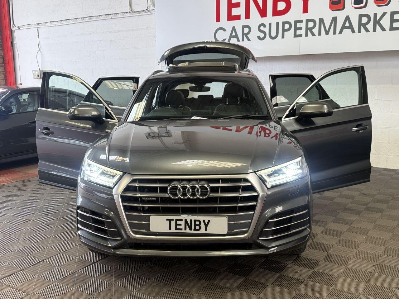 Audi Q5 view 12