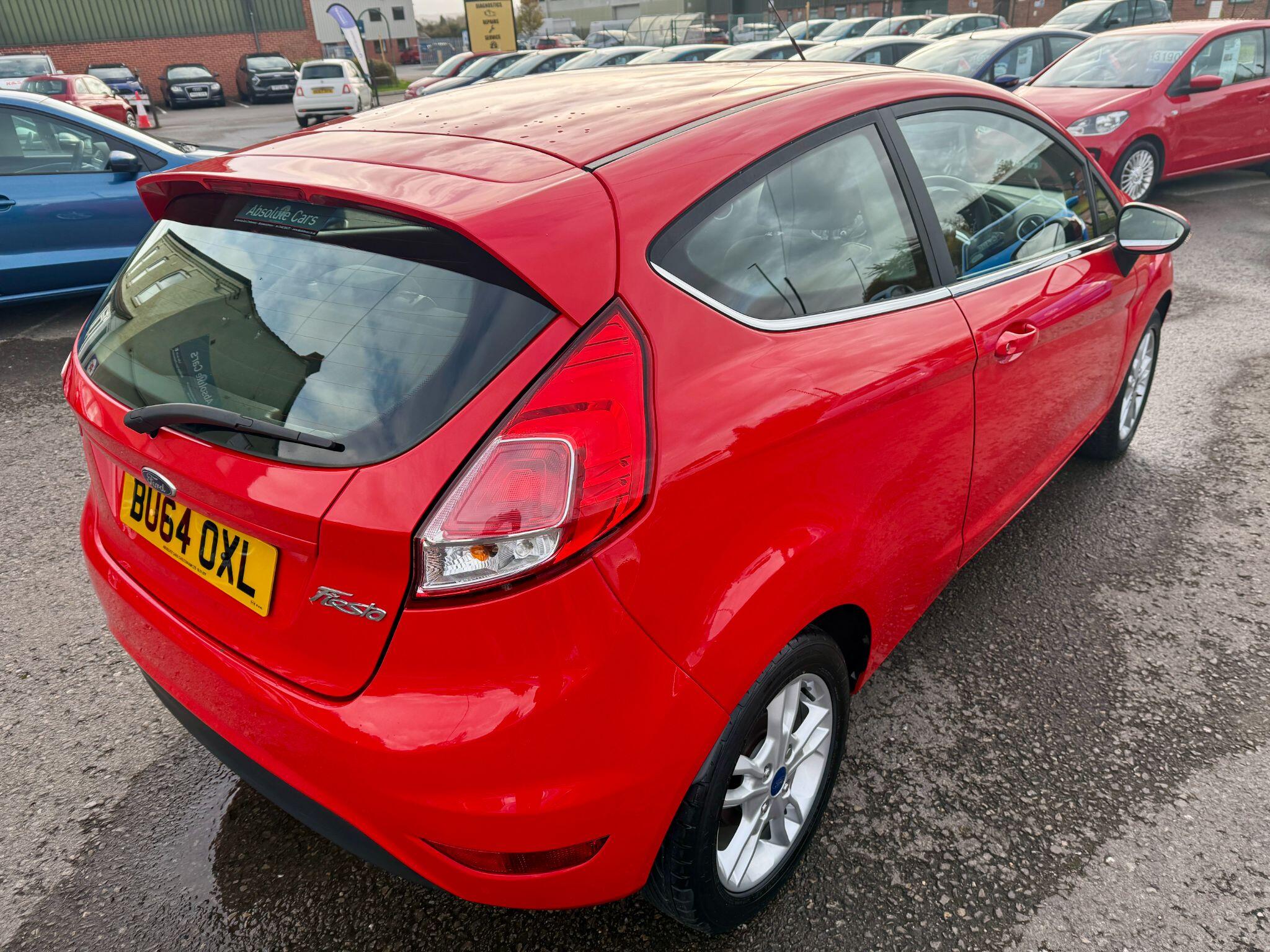 2014 Ford Fiesta image 15