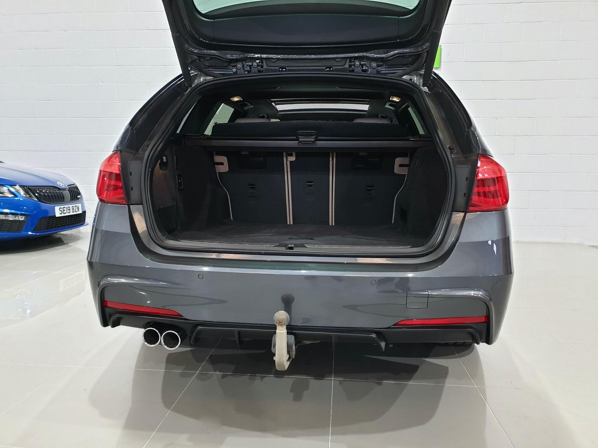 BMW 3 Series view 38