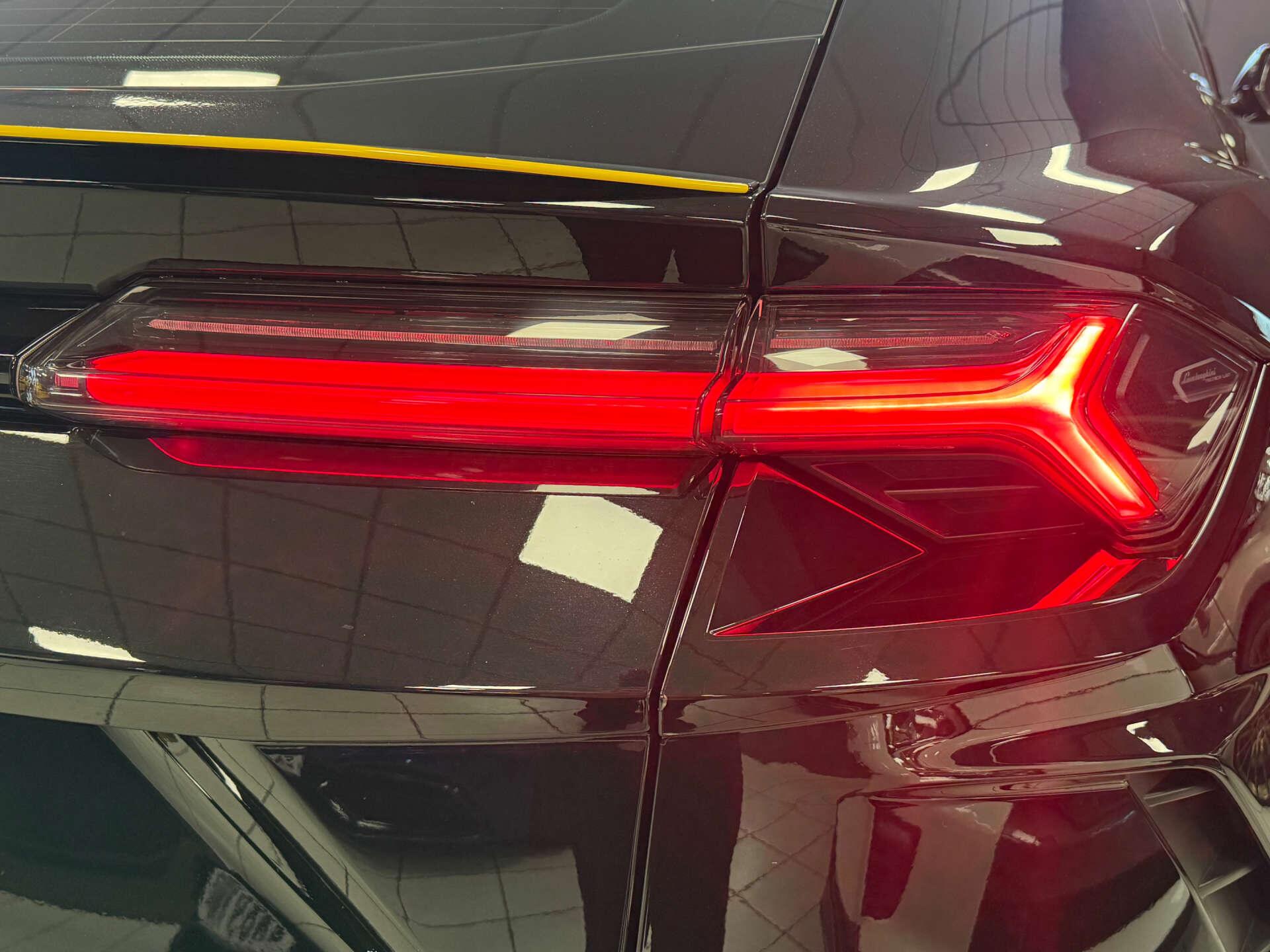 Lamborghini Urus view 31