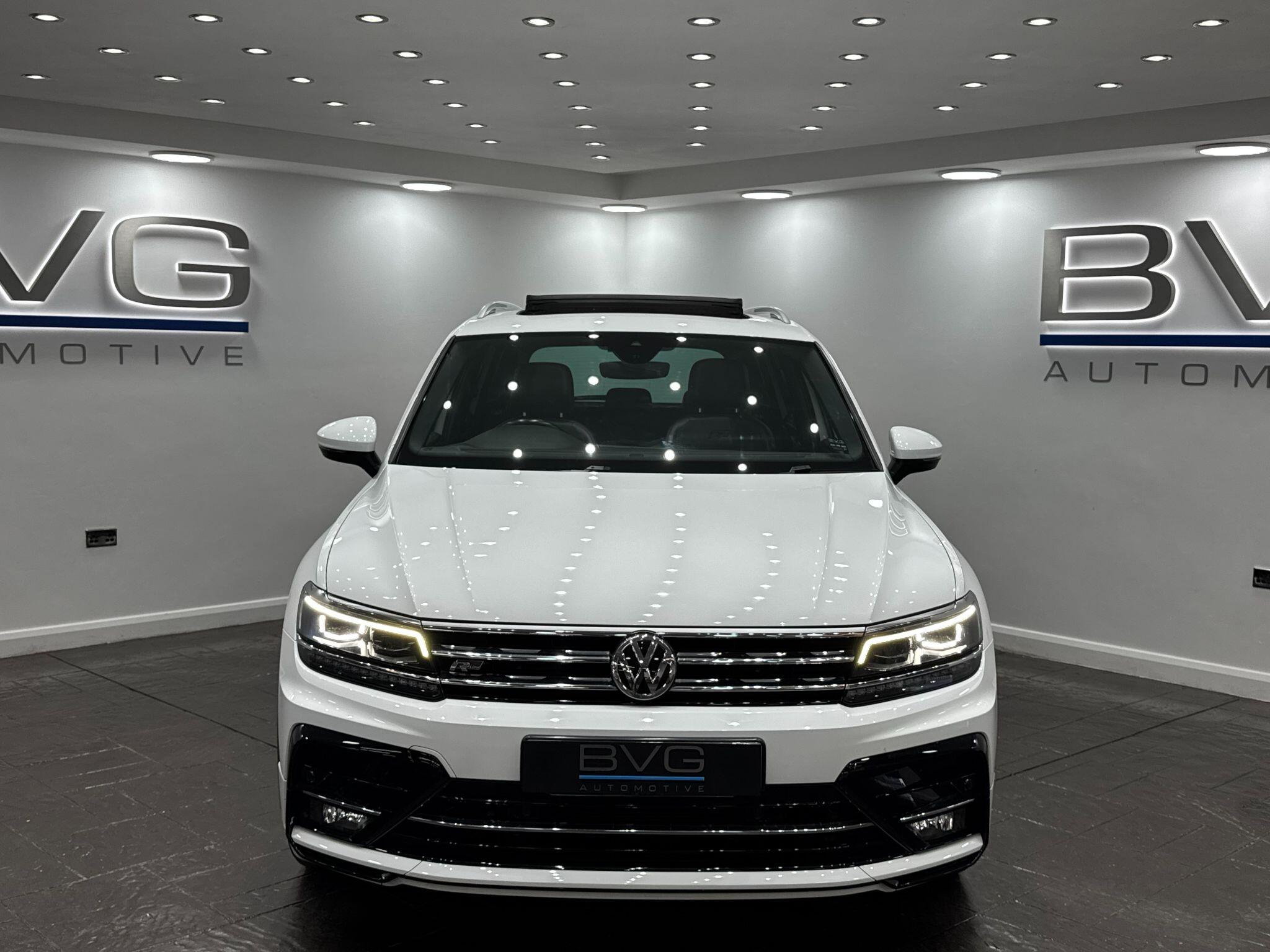 Volkswagen Tiguan view 4