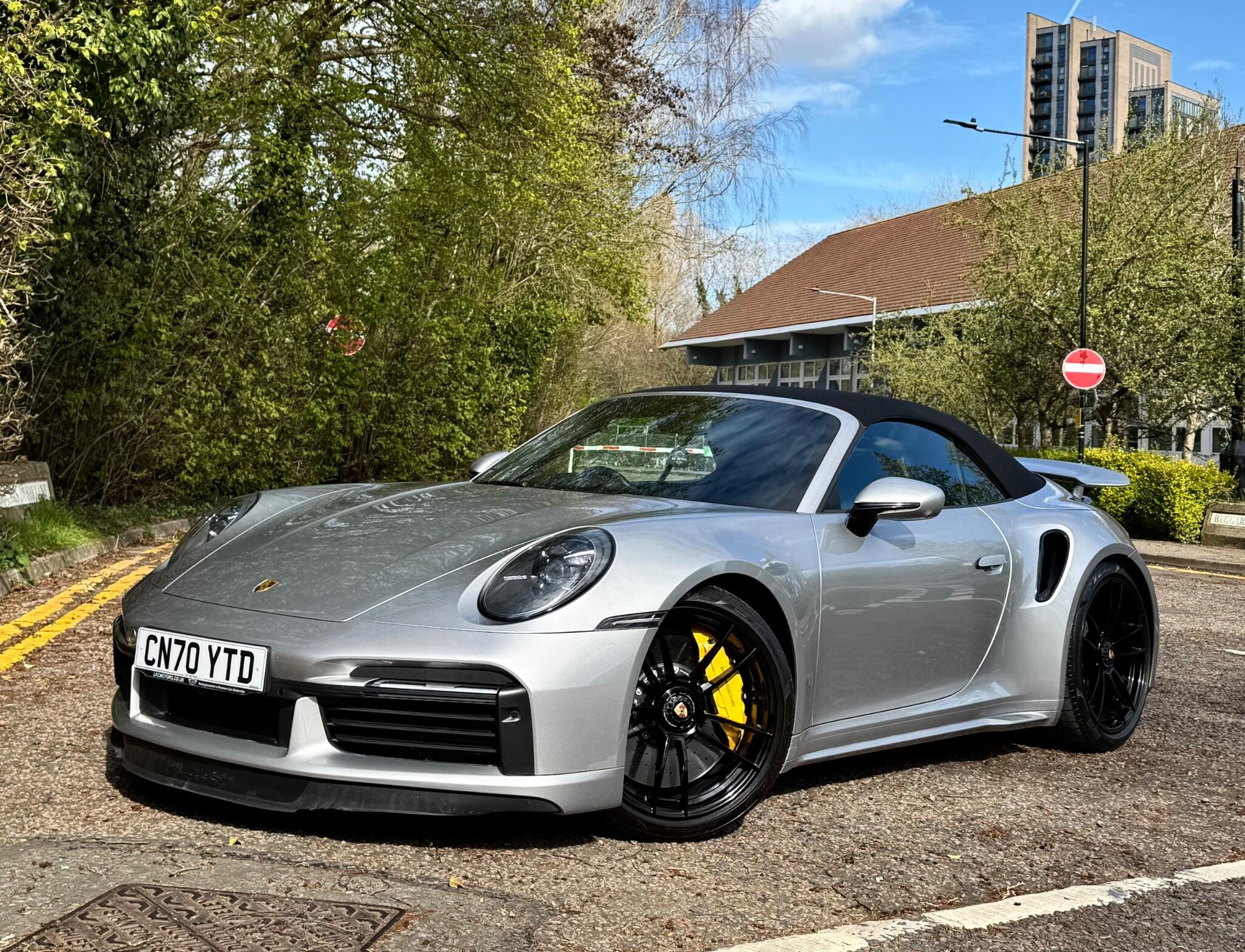 Porsche 911 view 30