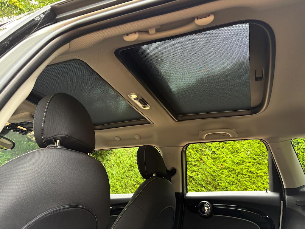 Mini Hatch view 31