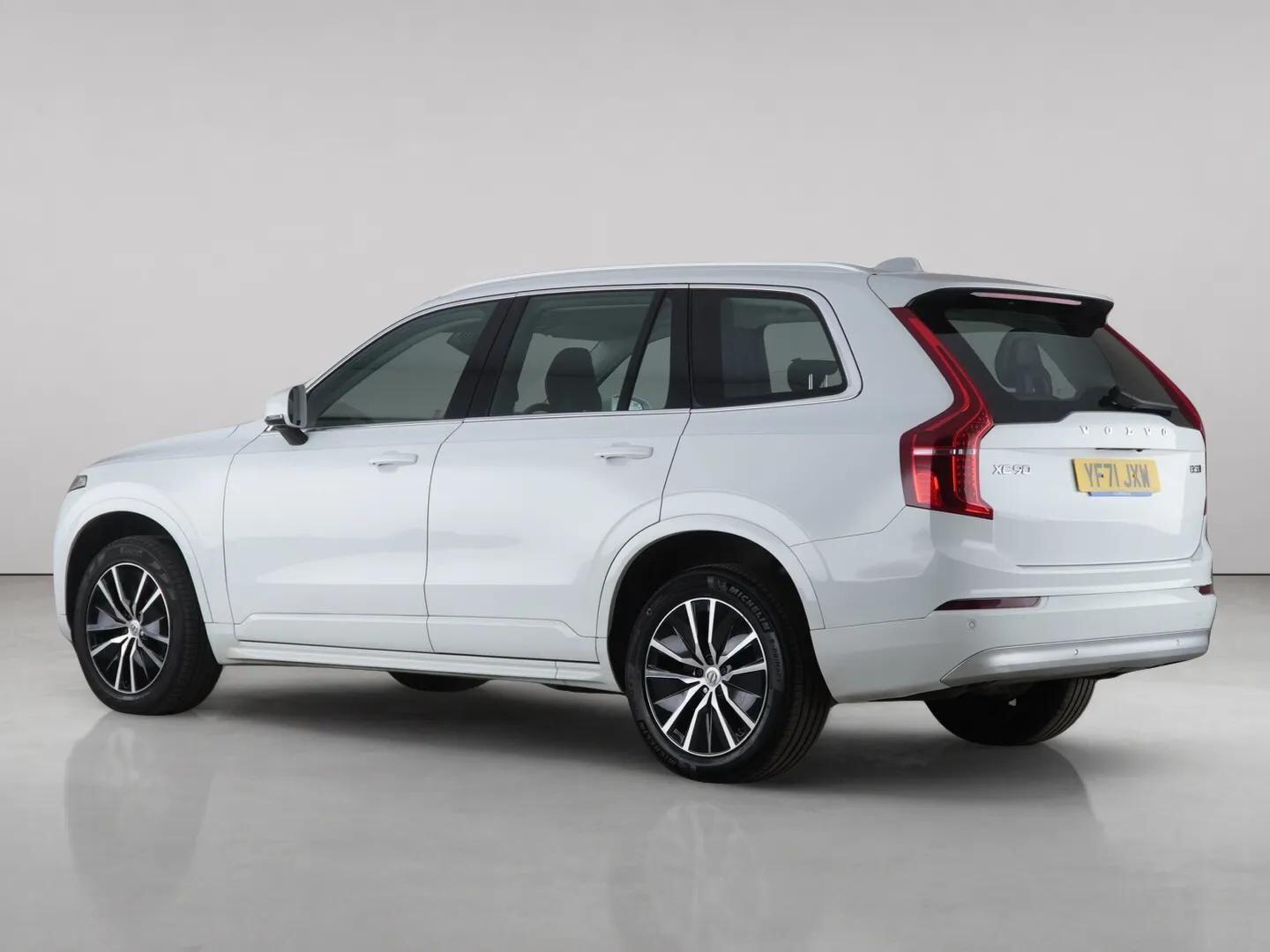 Volvo XC90 view 8