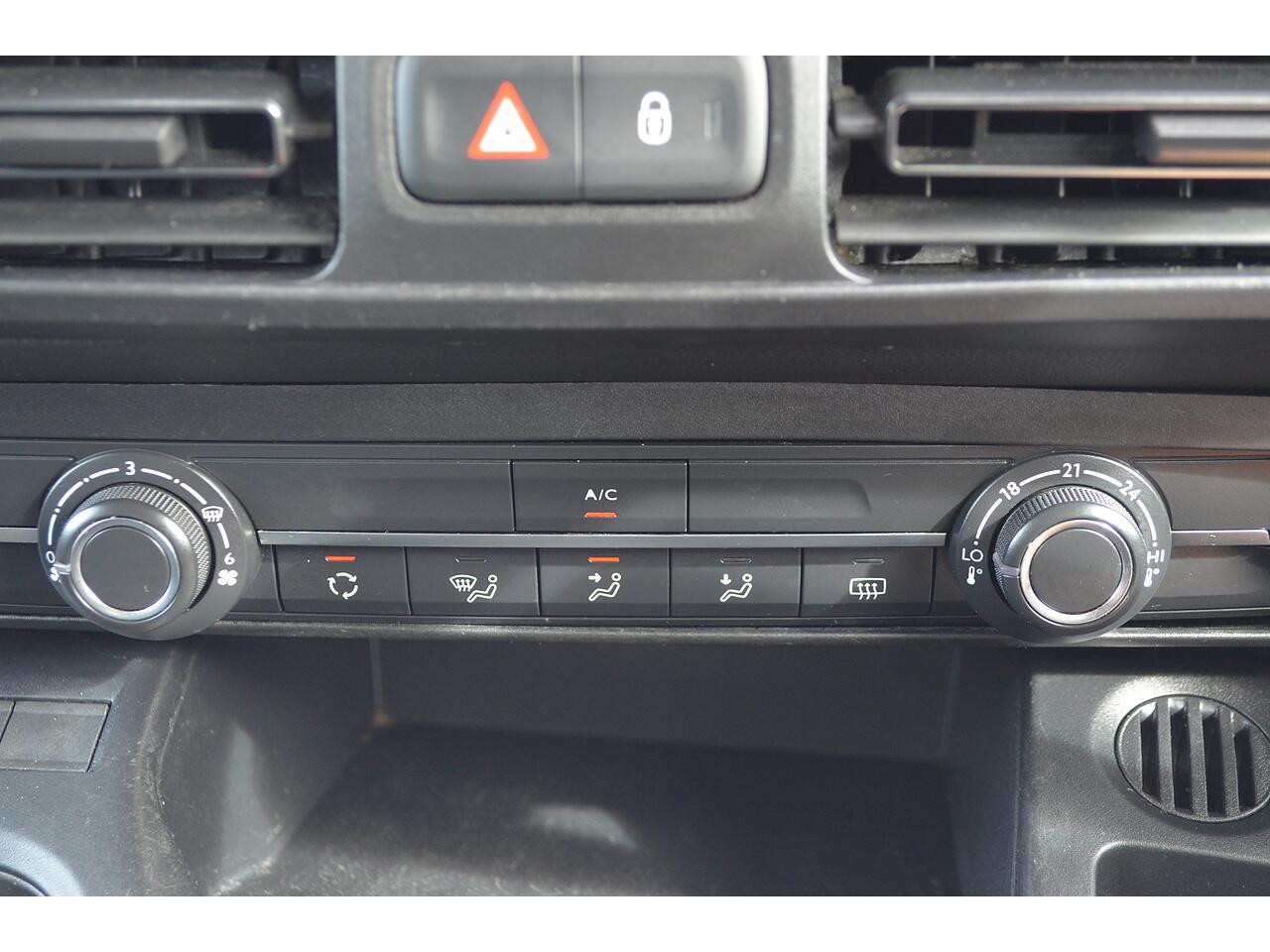 Vauxhall Combo Life view 29