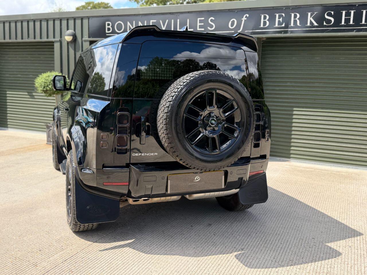 Land Rover Defender 90 view 20