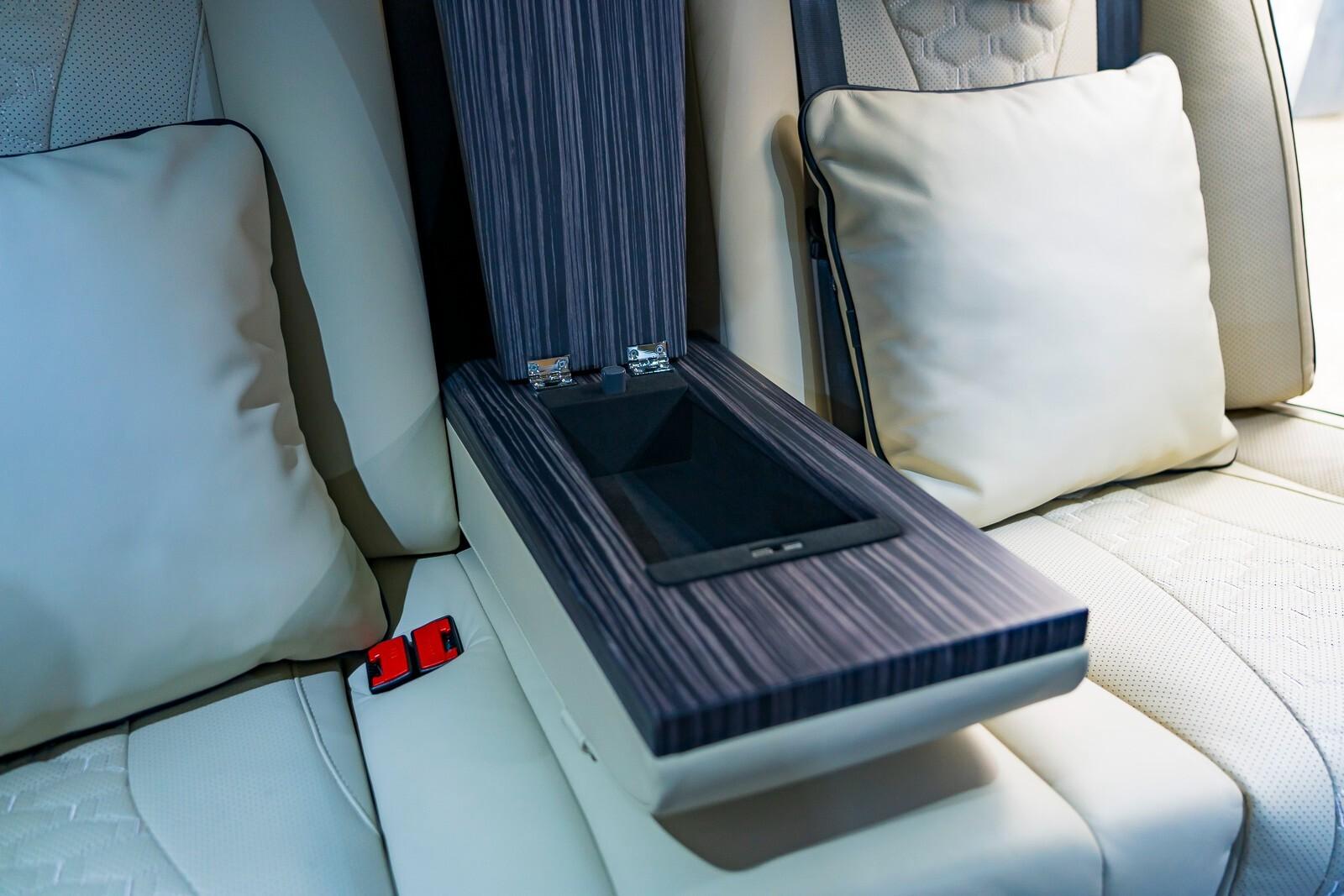 Mercedes-Benz V-Class view 7