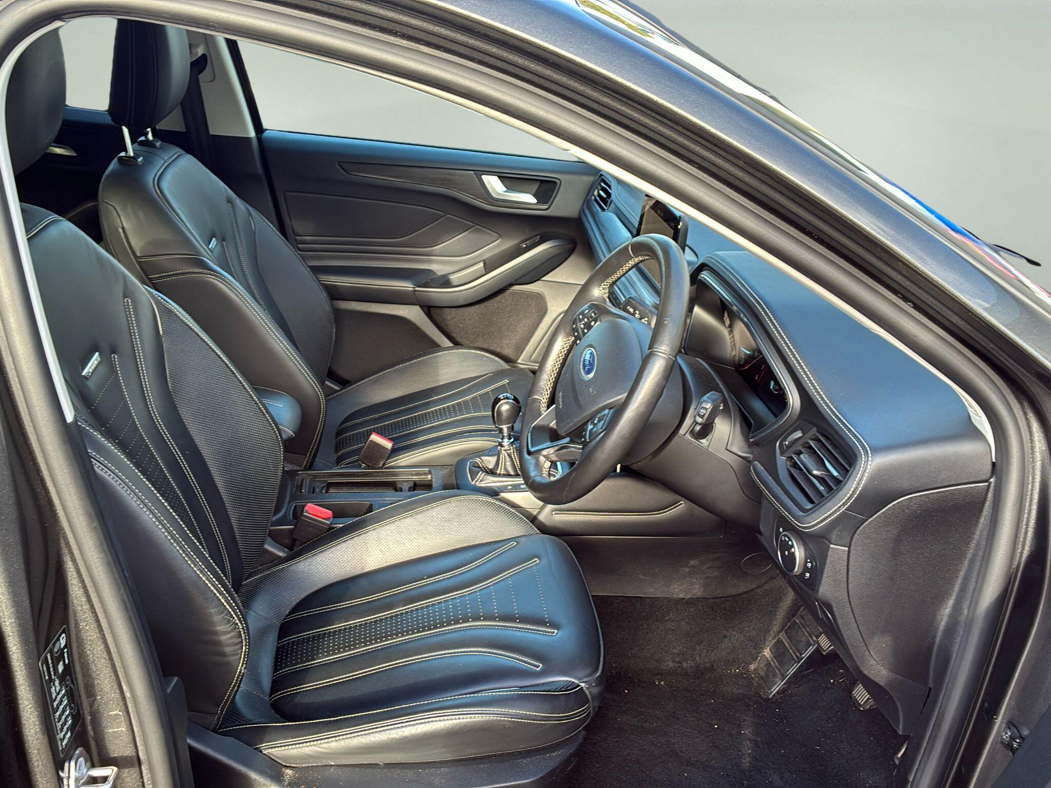 Ford Focus view 11
