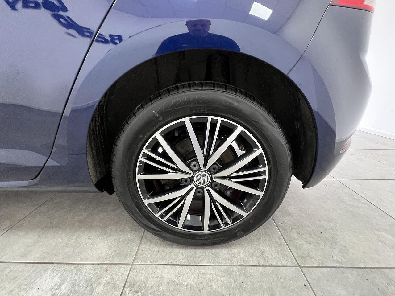 Volkswagen Golf view 21
